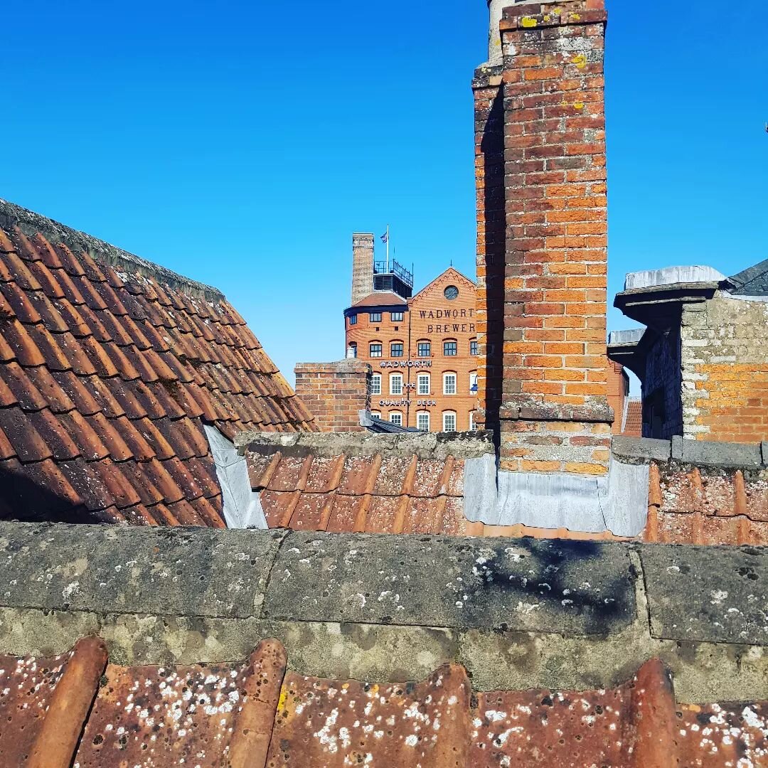 #devizes #rooftop #clearsky  Working on my own place today which is always a pleasure.