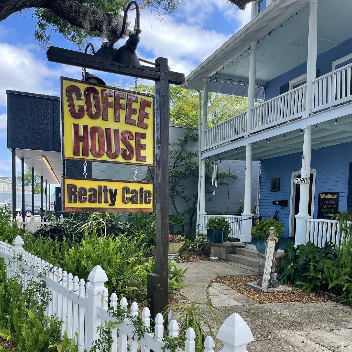 There&rsquo;s a new coffee spot in town and it&rsquo;s SO GOOD! At Coffee House you&rsquo;ll find fresh bakery goods, adorable artwork, and  tranquil outdoor space to enjoy your cappuccino. 🥰☕️ 

#staugustine #coffee #ancientcityhideaways #hiddengem