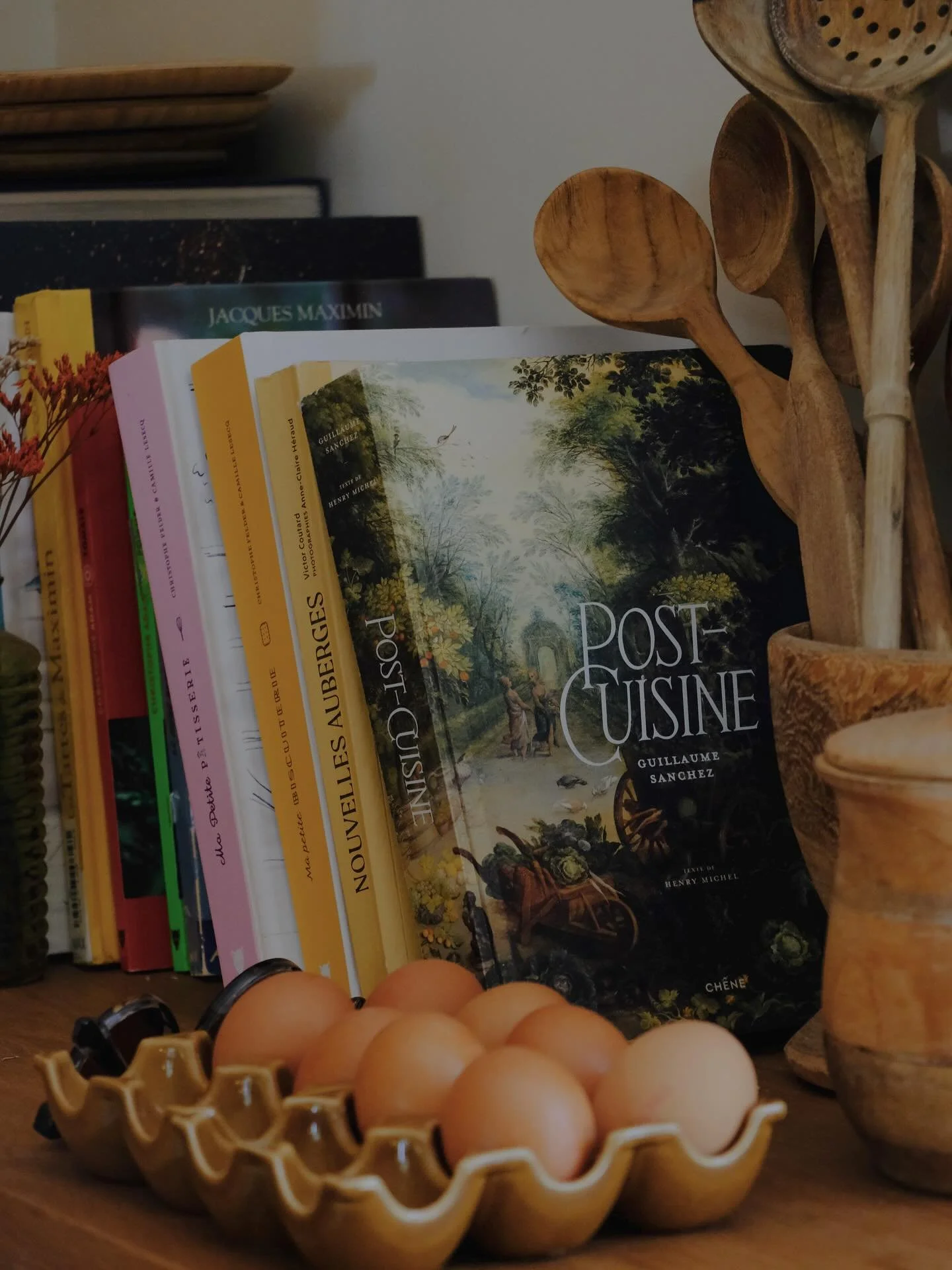 48 hours on the outskirts of Nice at the beginning of summer, shooting the most idyllic guesthouse. Beautifully considered d&eacute;cor, delicious meals cooked by hostess and owner C&eacute;line, and a glorious garden to explore. 

📸 @maisonmastrore