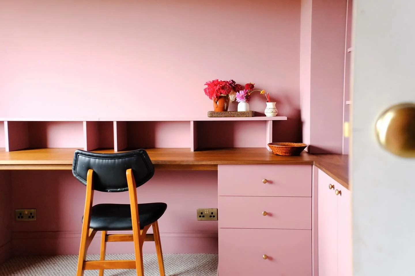 Today: catching up on emails, sending pitches and planning upcoming trips. Initially from the garden, relocating to my new office when the rain began to pour. Having my very own home office, colour drenched in dusty pink with a walnut desk top, is st