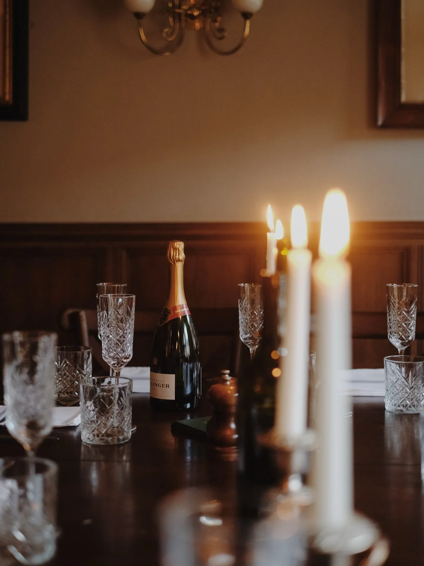 Glowing candles, crystal glasses, a huge wooden table and bottles of Bolly. Shooting The Hawthorn&rsquo;s private dining room just before Christmas, located right on Haworth&rsquo;s most photogenic cobbled street. 

📸 @thehawthornhaworth