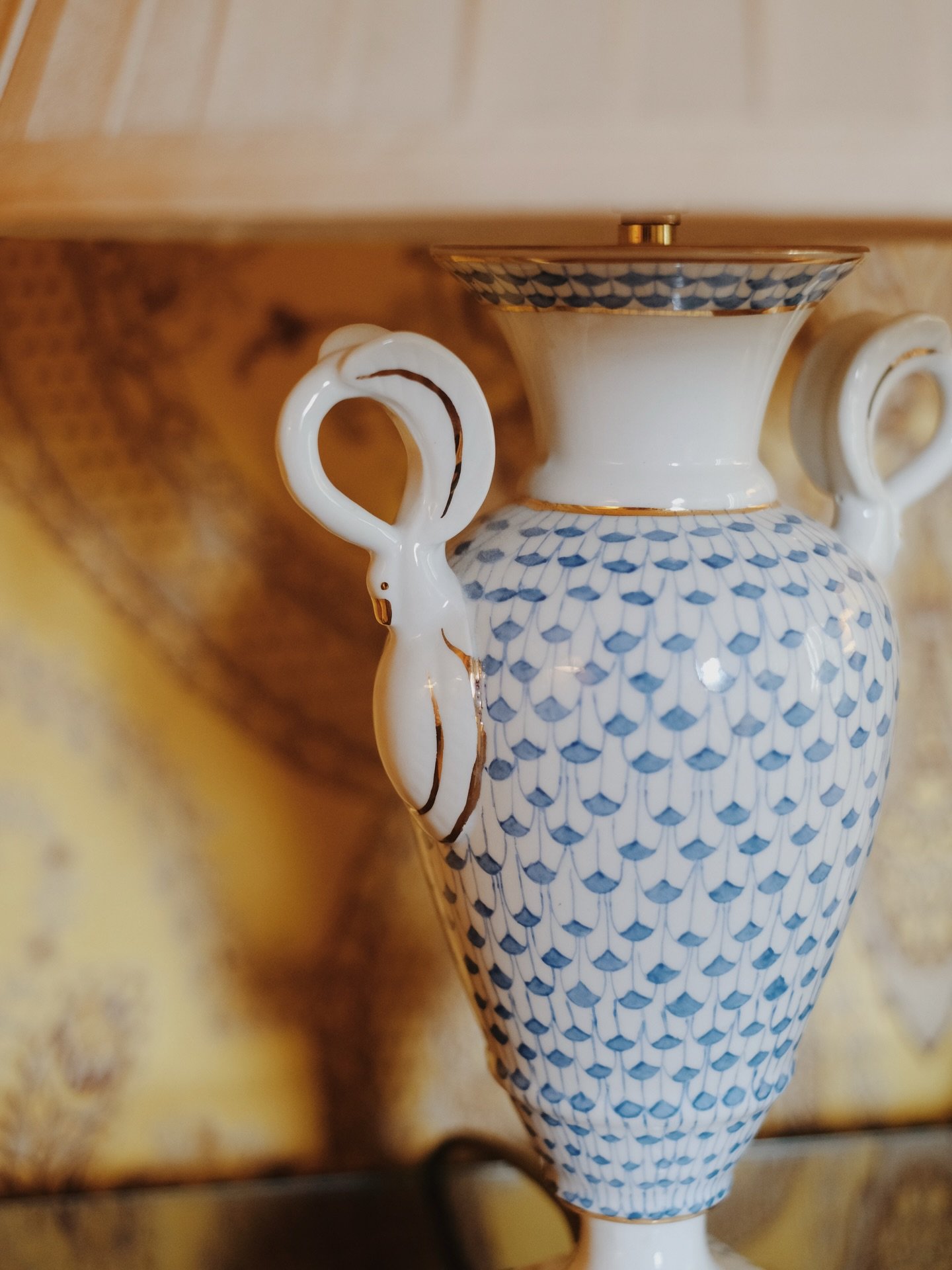 The grandest of bedrooms at Broughton Sanctuary, dripping in heavy, ornate fabrics and lashings of gold and burgundy. The perfect place to live out your Lady of the Castle daydreams.

📸 @broughtonstays / @broughtonsanctuary