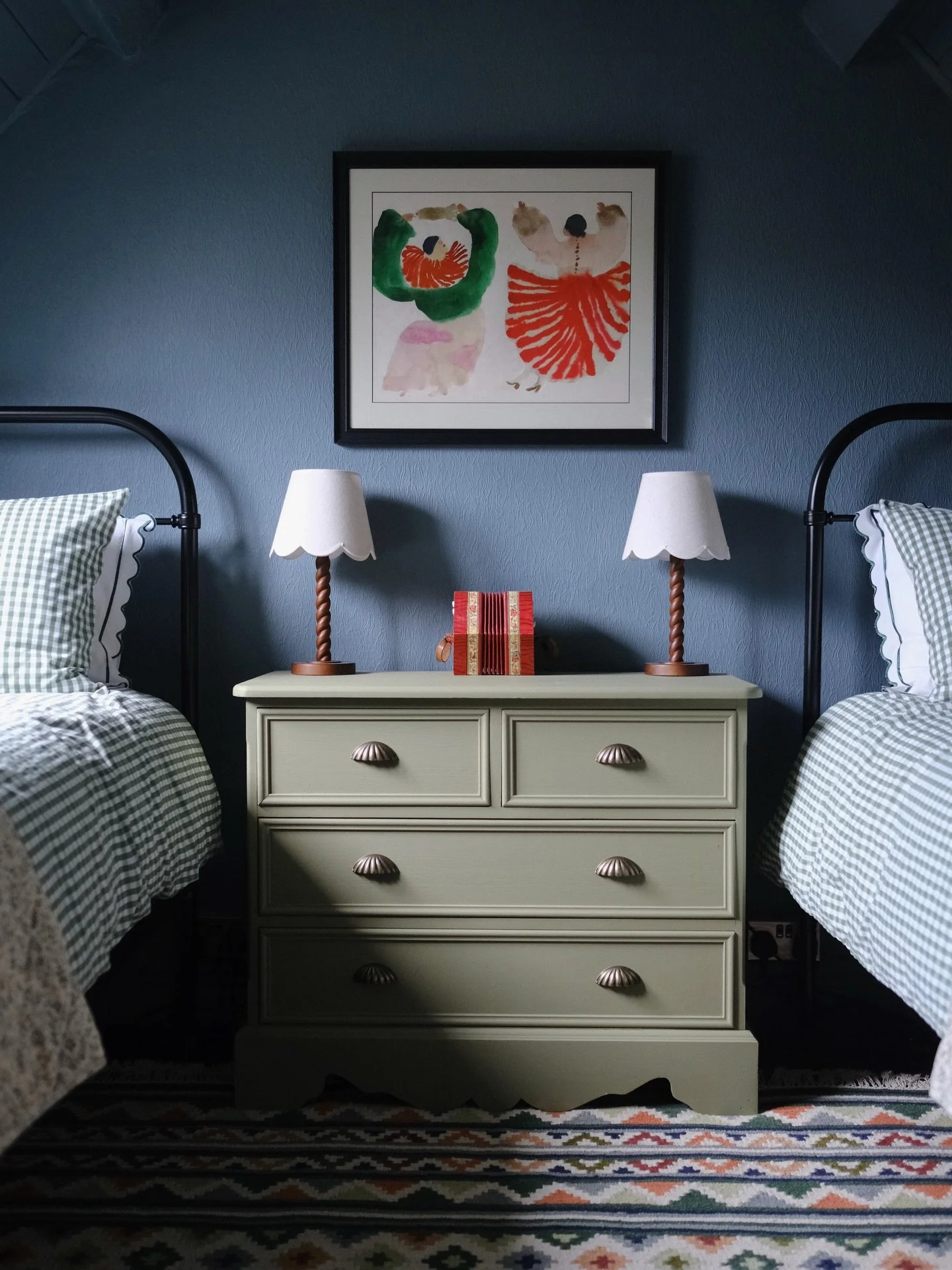 Home, following a whirlwind trip to Norfolk for a family gathering to celebrate my partner&rsquo;s grandma&rsquo;s 100th birthday! I didn&rsquo;t take a single snap, so here are a few favourites from a recent shoot of blue and-red-hued cosy cottage @