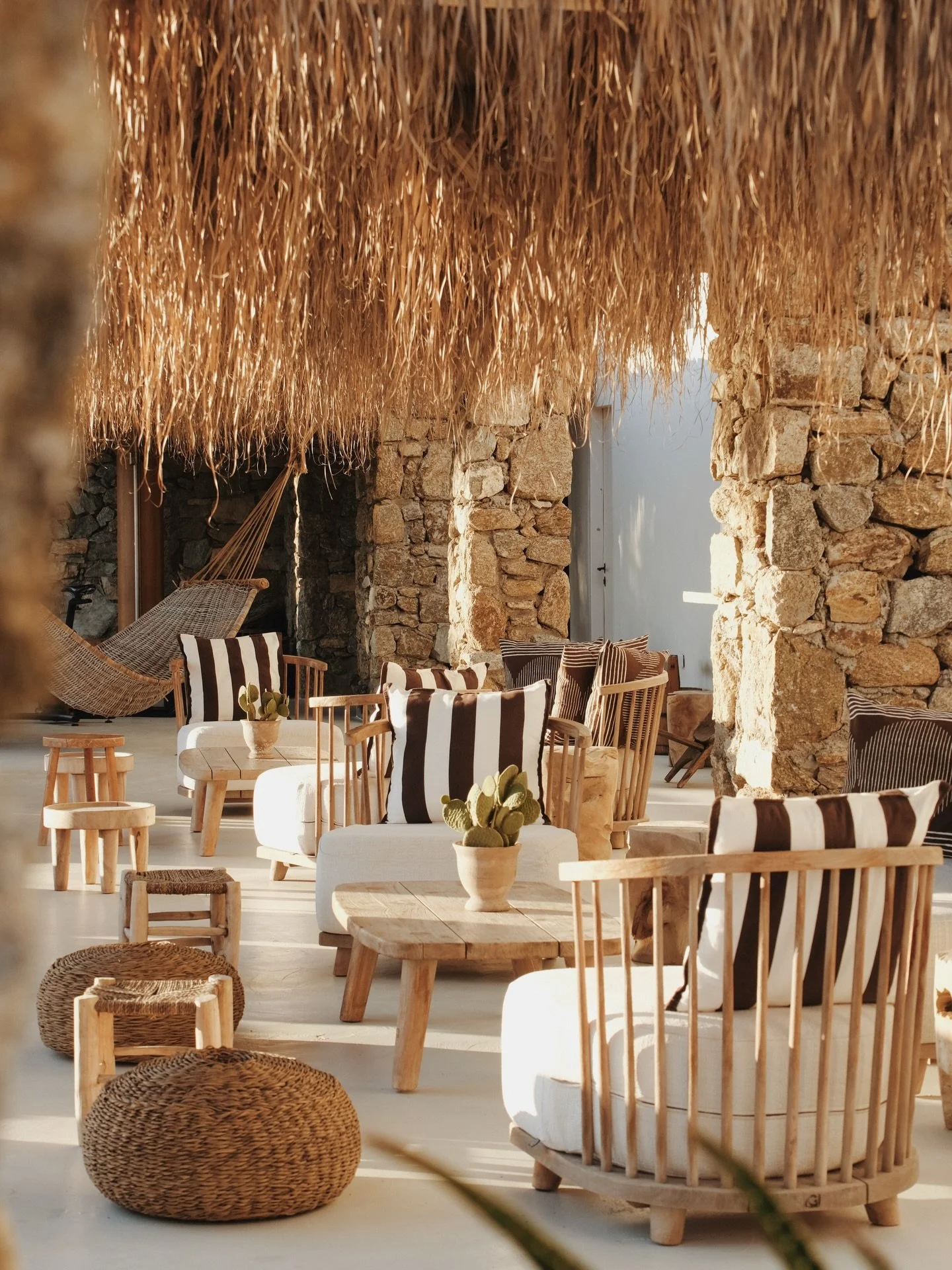 A sunshine state of mind; lazy late-summer days spent soaking up a quiet corner of Mykonos back in October. 

📸 @thewildhotel