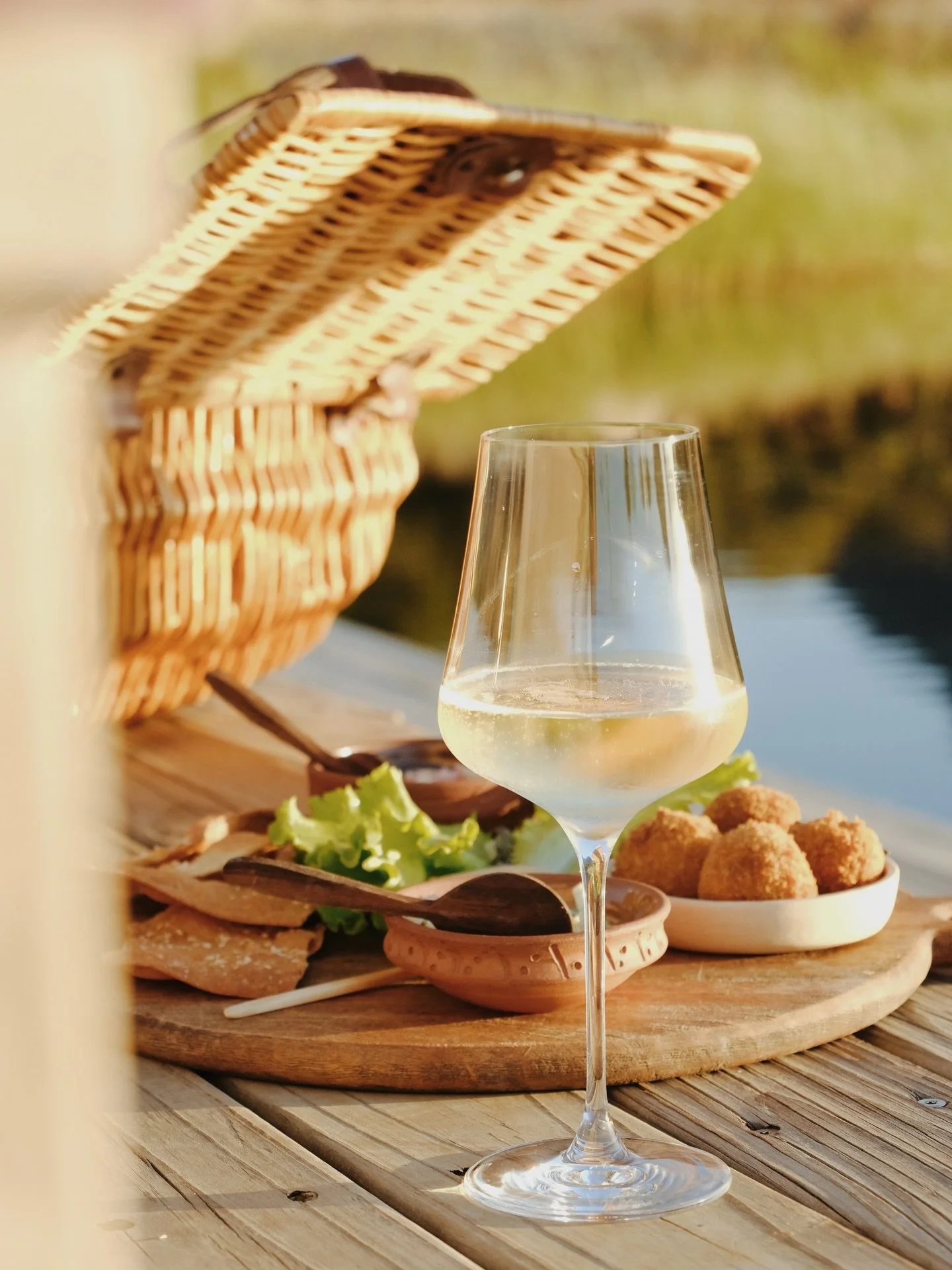 Casting my mind back five weeks to my last evening in paradise at @sterrekopjefarm: a champagne picnic at the dam as the sun slowly set, soaking up that magical golden light before leaping into the water for a dusk dip. 

~ press stay