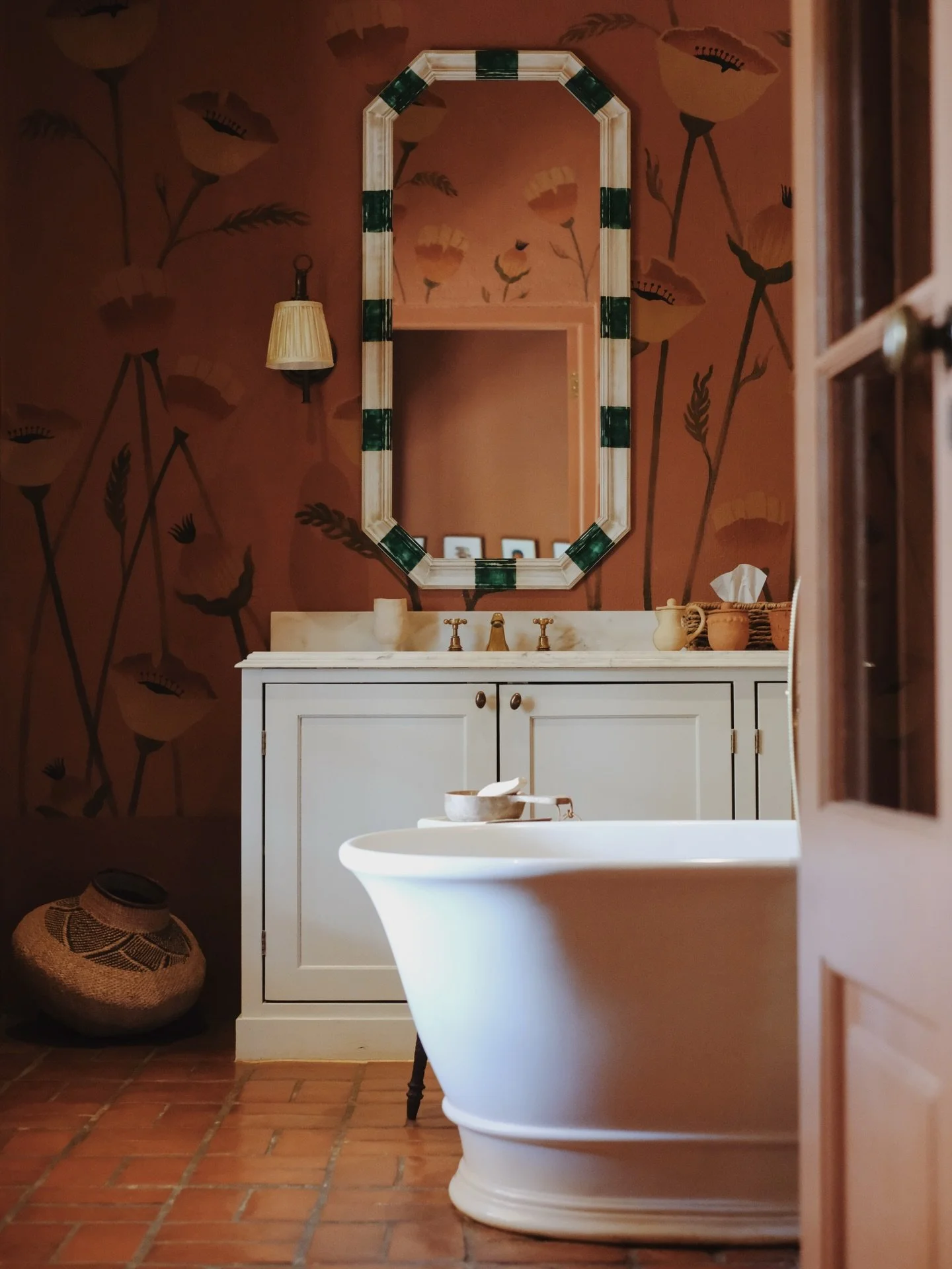 I have oh-so-much to share here soon, from a charming French chateau to a sun-kissed Italian lake, via Gloucester treehouses in the midst of a re-wilding estate, a beach house in Kent and fresh new imagery for an alcohol brand &mdash; but, first, bac