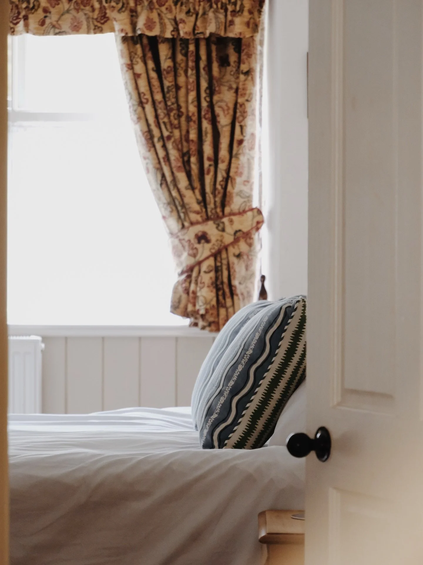 I was asked for Yorkshire accommodation recommendations yesterday, and one of the first places that sprung to mind was @brontequarterapartments, which I shot back in March. These two beautifully considered apartments are right in the heart of Haworth