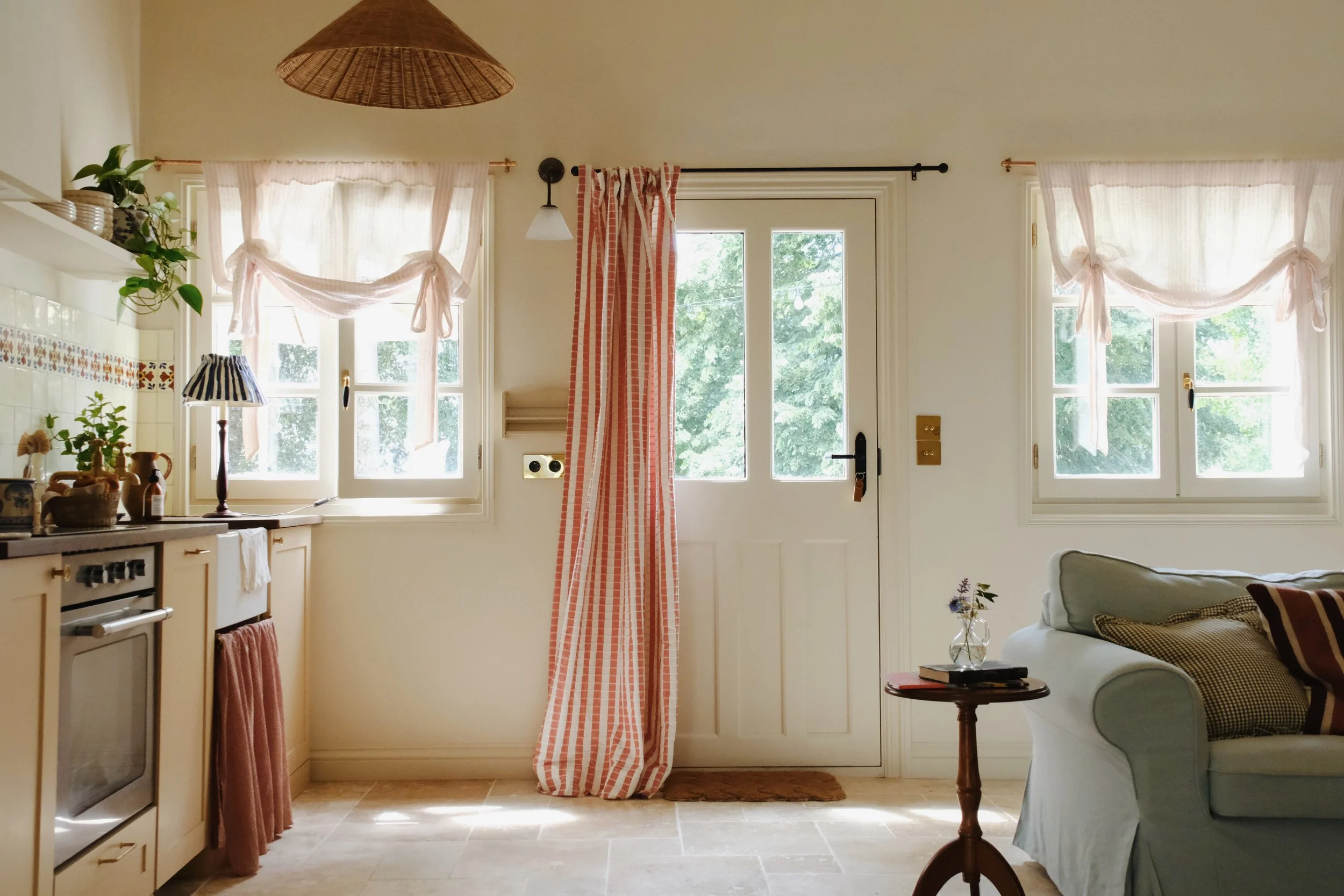 Emma_Lavelle_Chateau_de_Pomiro_820.jpeg