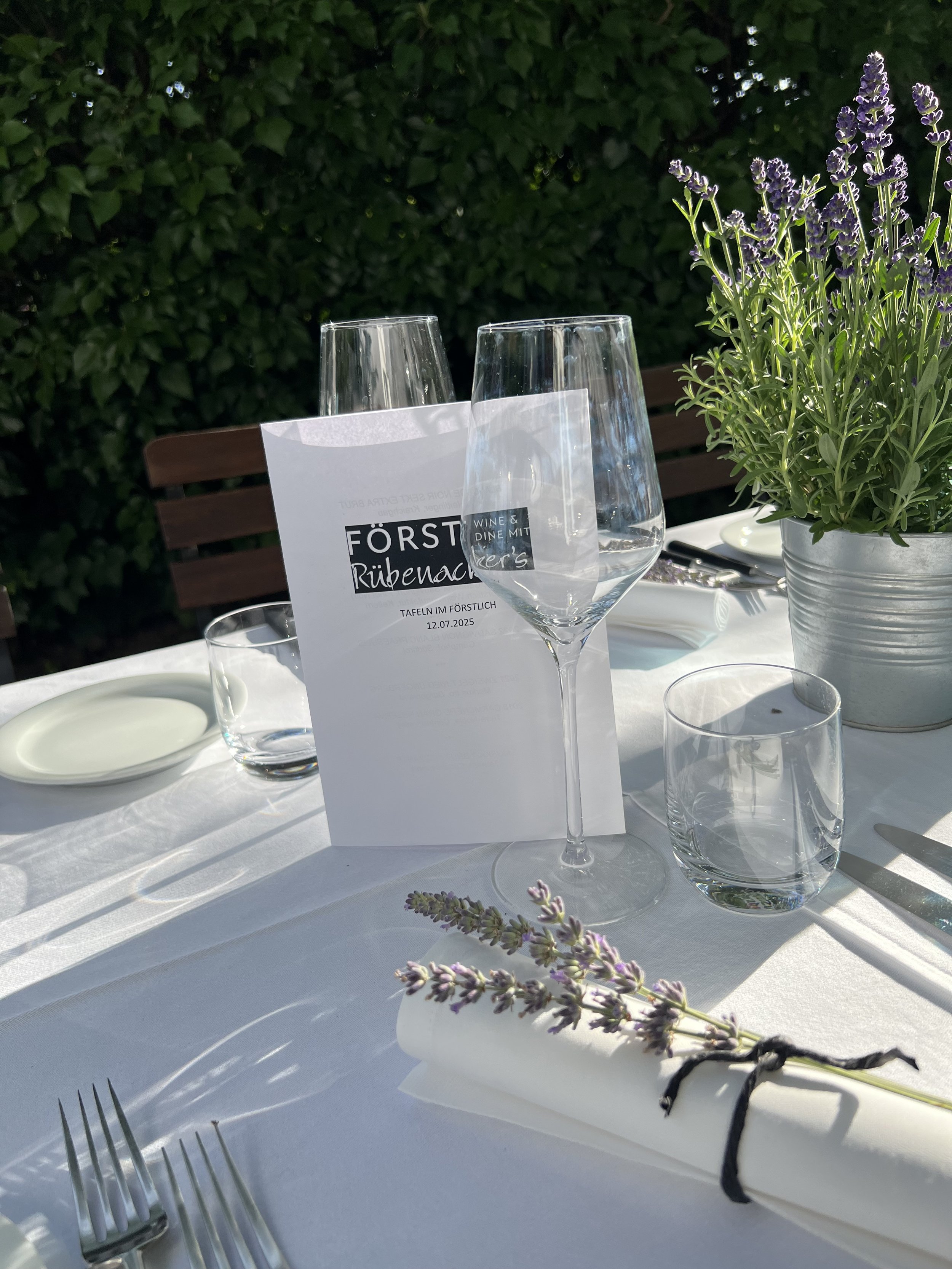 FÖRST WINE & DINE MIT RÜBENACKER´S, TAFELN IM FÖRSTLICH-INNENHOF AM 11. JULI 2026