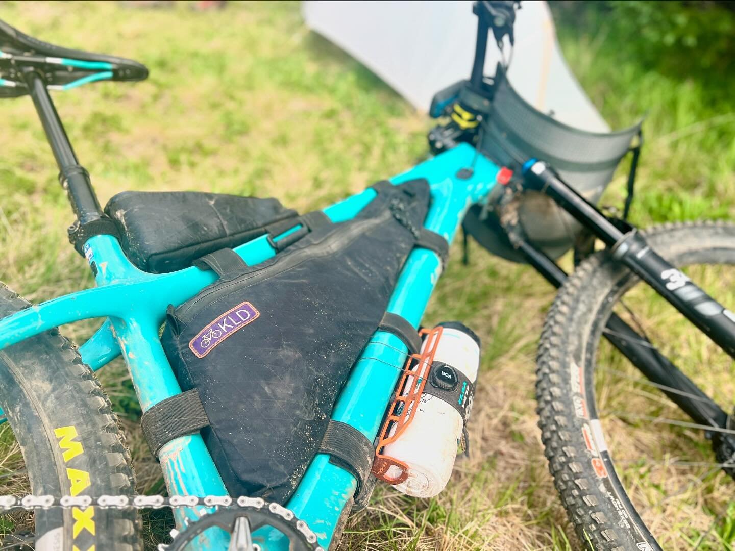 Fun loading up for a quick overnighter with @willsondaily10 &amp; @joe__kelleher! It was a full value few days filled with good weather, ripping singletrack, 12,000 foot passes and some river ridin. 🙌

KLD custom full frame bags, feed bags and mega 