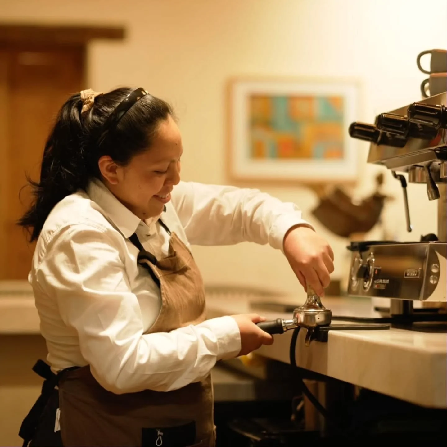 En Taller de Juan, nada existe sin las personas que lo hacen posible.

Este  4 aniversario es tambi&eacute;n un agradecimiento a quienes, con su trabajo diario, cuidan la casa, sostienen la calma y dan forma a la hospitalidad que nos distingue.

Grac