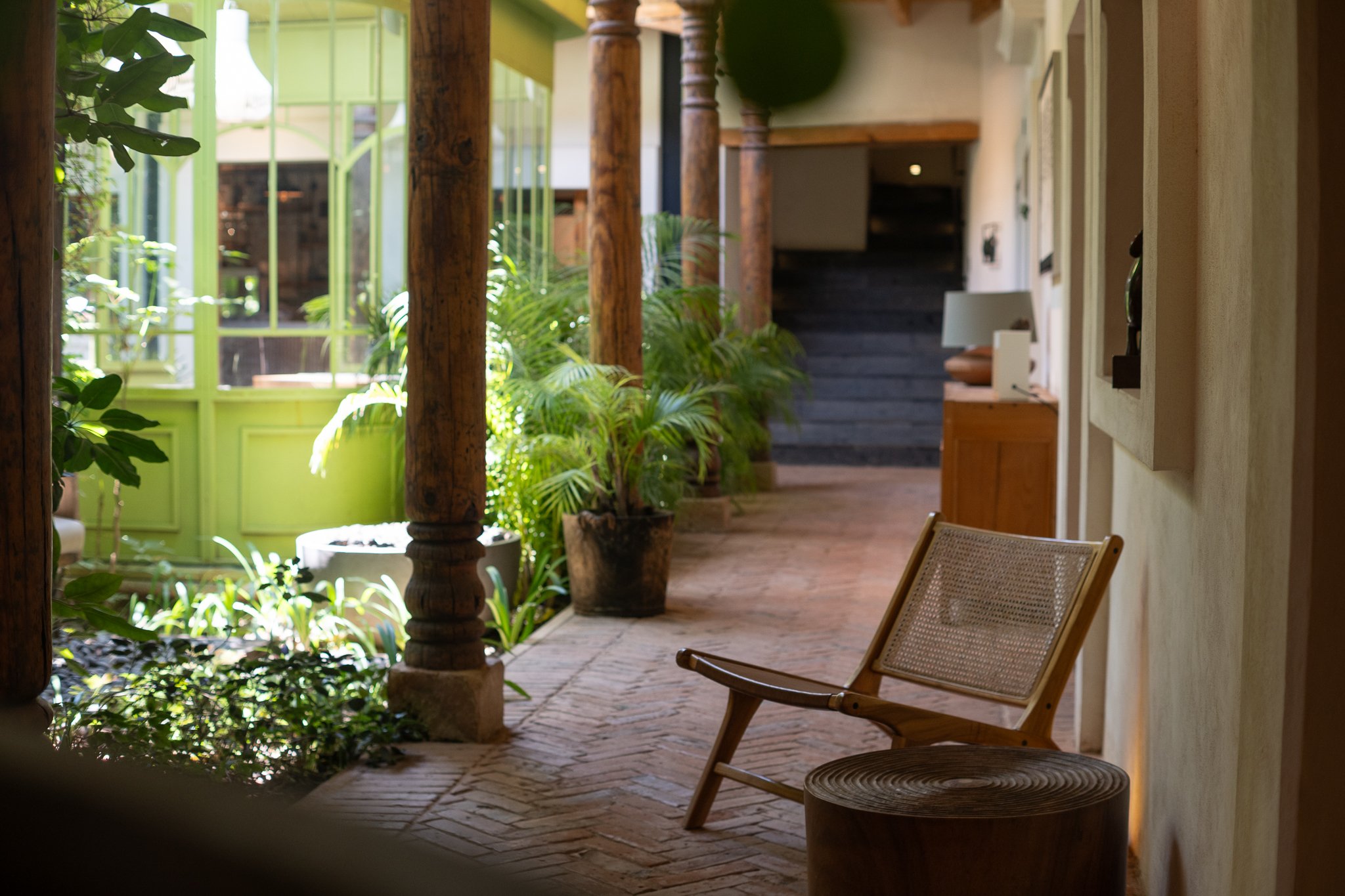 Un rinc&oacute;n para no hacer nada.
Y eso, aqu&iacute;, lo es todo.
Reserva tu estancia &rarr; link en bio

A place to do nothing.
And here, that means everything.
Book your stay &rarr; link in bio.
.
.
#TallerDeJuan #ComoEnCasa #SanCristobal #D&eac