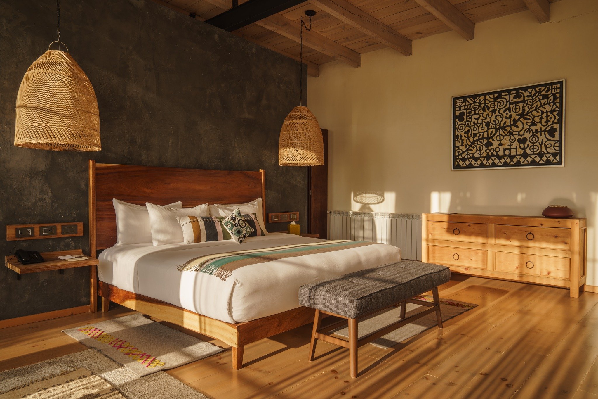 Un lugar para bajar el ritmo.
Habitaciones pensadas para descansar, respirar y habitar San Crist&oacute;bal con calma.
Reserva &rarr; link en bio

A place to slow down.
Rooms designed to rest, breathe, and experience San Crist&oacute;bal with calm.
B