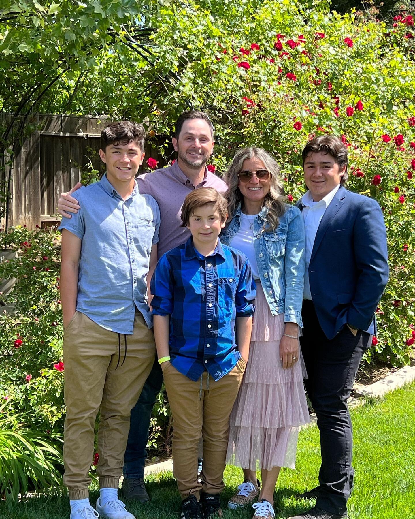 Happy Easter from the Pitnikoff&rsquo;s ❤️❤️ Jesus is risen!! I pray your day was blessed friends!! 

#easter2022 #jesusisrisen