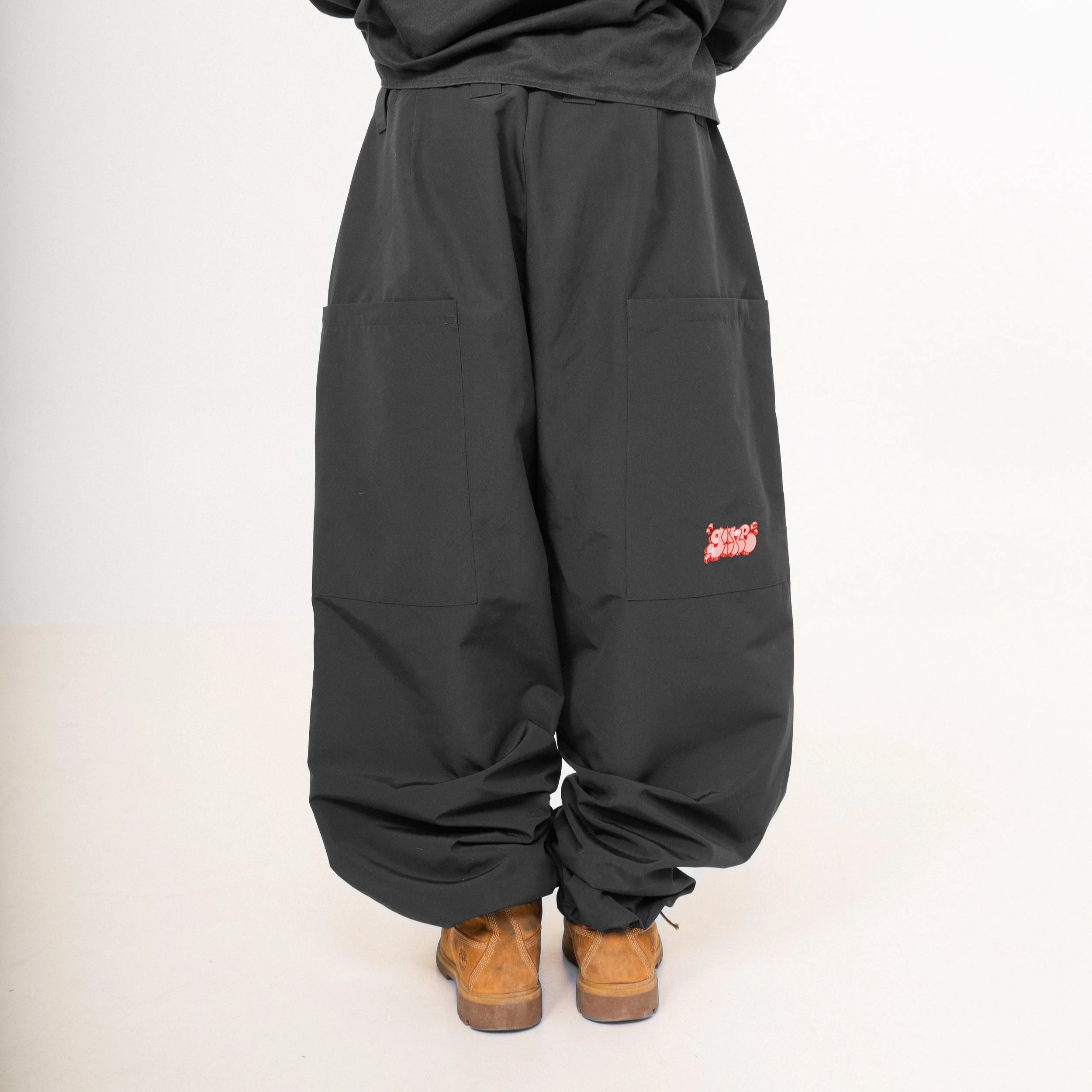 Gone black baggy snowpants.jpg
