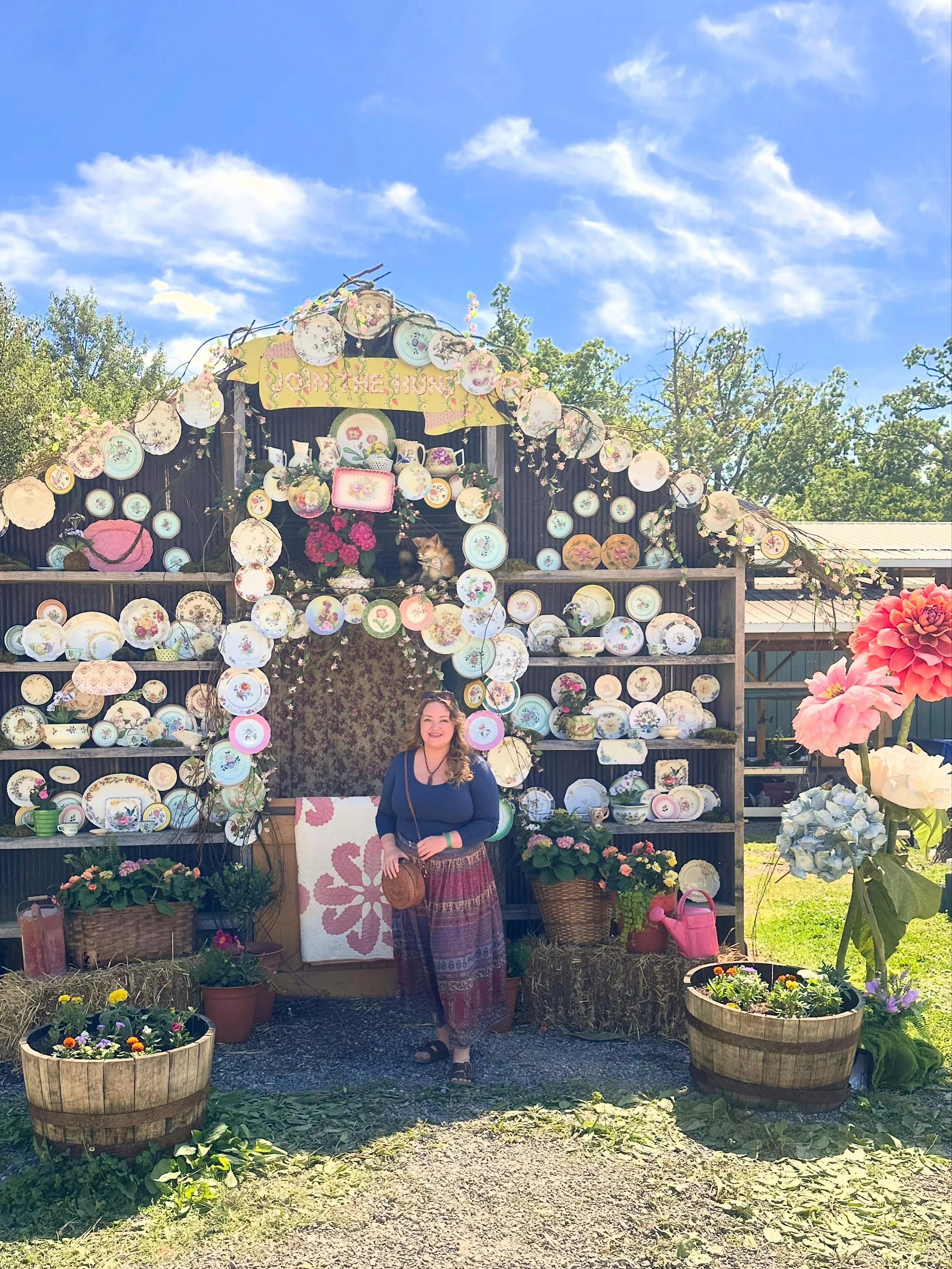 Nothin&rsquo; but blue skies from now on.

1. @luckettstore spring market is maybe the cutest thing I&rsquo;ve ever seen in my entire life

2. sunny day songwriting on the porch

3. denver 🩵

4. can&rsquo;t get over how pretty this artichoke was (I 