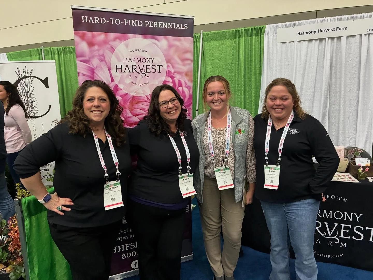 Guess who I found at MANTS! @harmonyhrvst so great to meet you all in person&hellip; I&rsquo;m a fan girl!😂💕
Genuine people with a great business and spectacular heirloom Chrysanthemums!