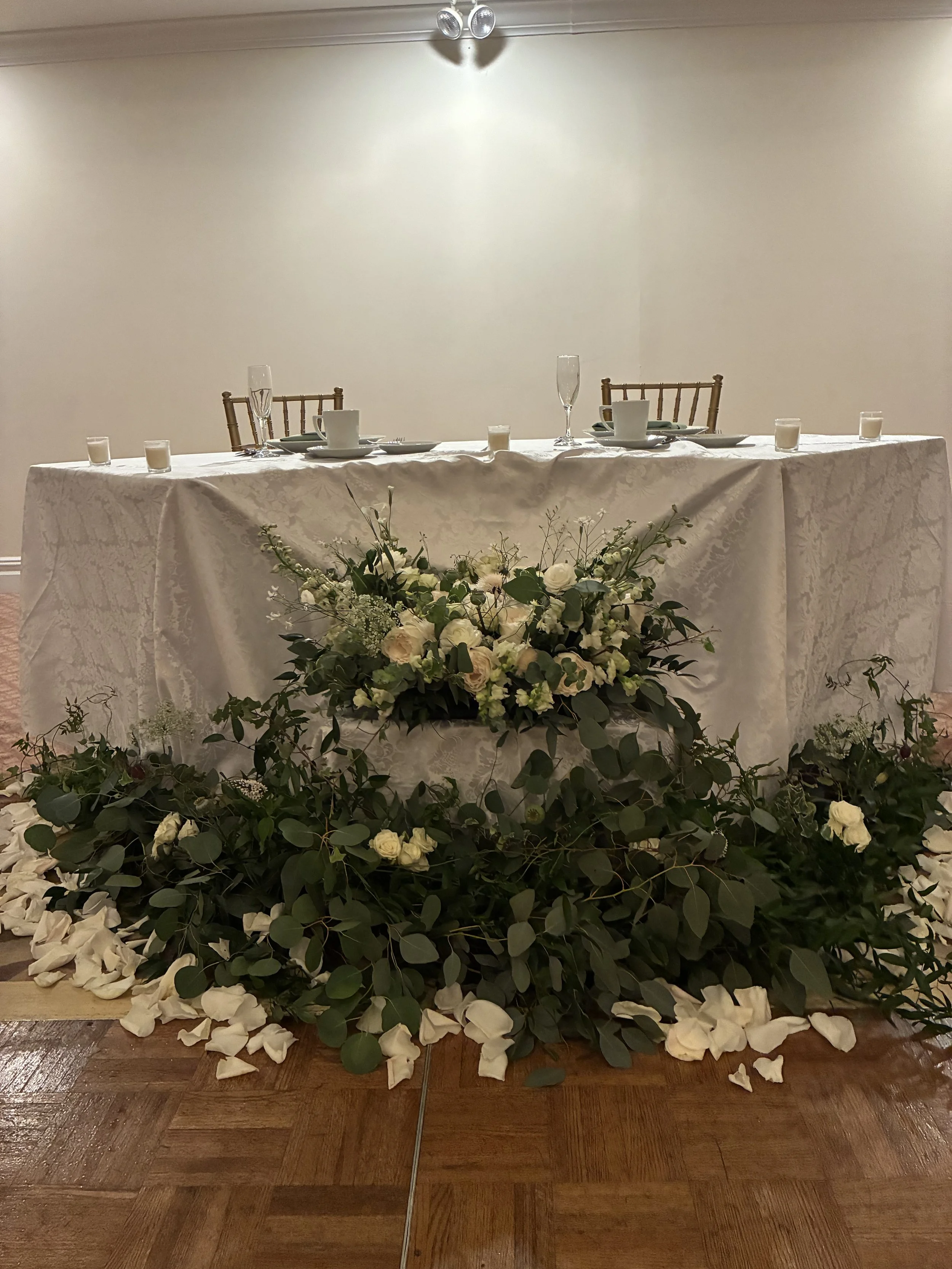 sweetheart table.jpg