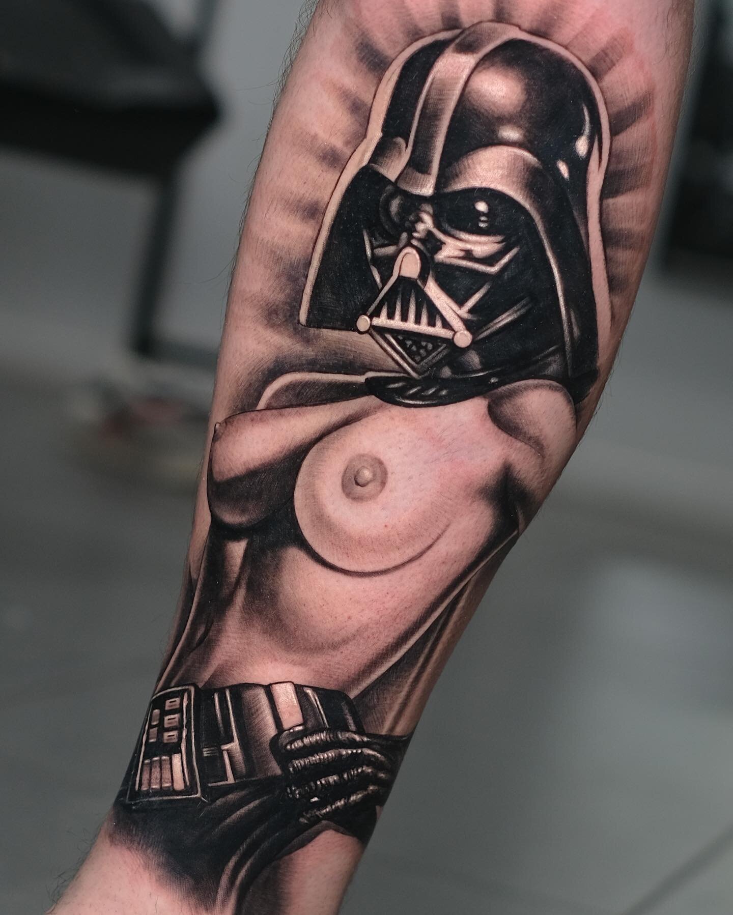 May the 4th Be With You! 🪐🚀 Darth Pin-Up

🏠 @atlastattoolu 
📍 54 Bd Grande-Duchesse Charlotte, Luxembourg 
📩: rdv@atlastattoo.lu

🔸Using @hustlebutterdeluxe @magicmoon_tattoo_supply @body.cult.tattoo.supplies 🔸

#tattoo #luxembourgtattoo #ink 