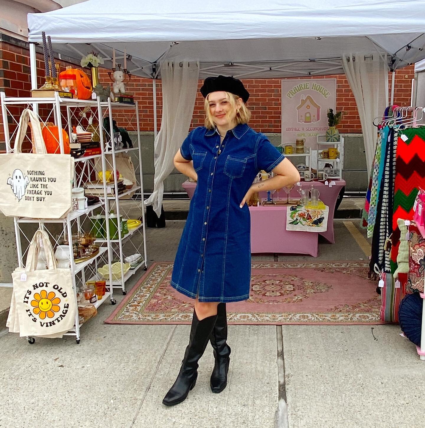 @somervilleflea 10/1/23 !! I&rsquo;m so bad at getting content while vending but that&rsquo;s just how it goes sometimes 💖💖 always love coming to the flea thank you to all the sweat peas who came out!! See you same place/time this Sunday ♻️🛍️