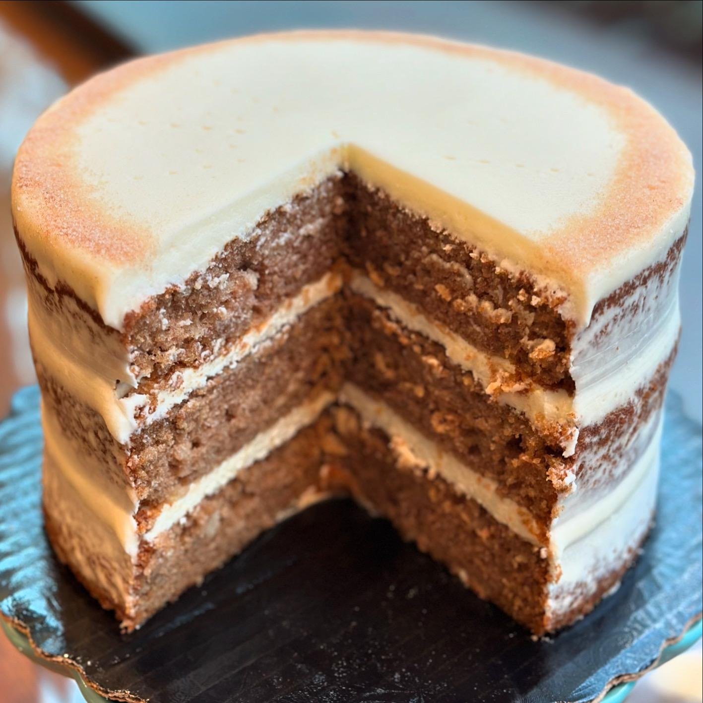 APPLE.
Apple Cake, Cream Cheese Icing, Dusted Cinnamon Sugar with Naked Sides