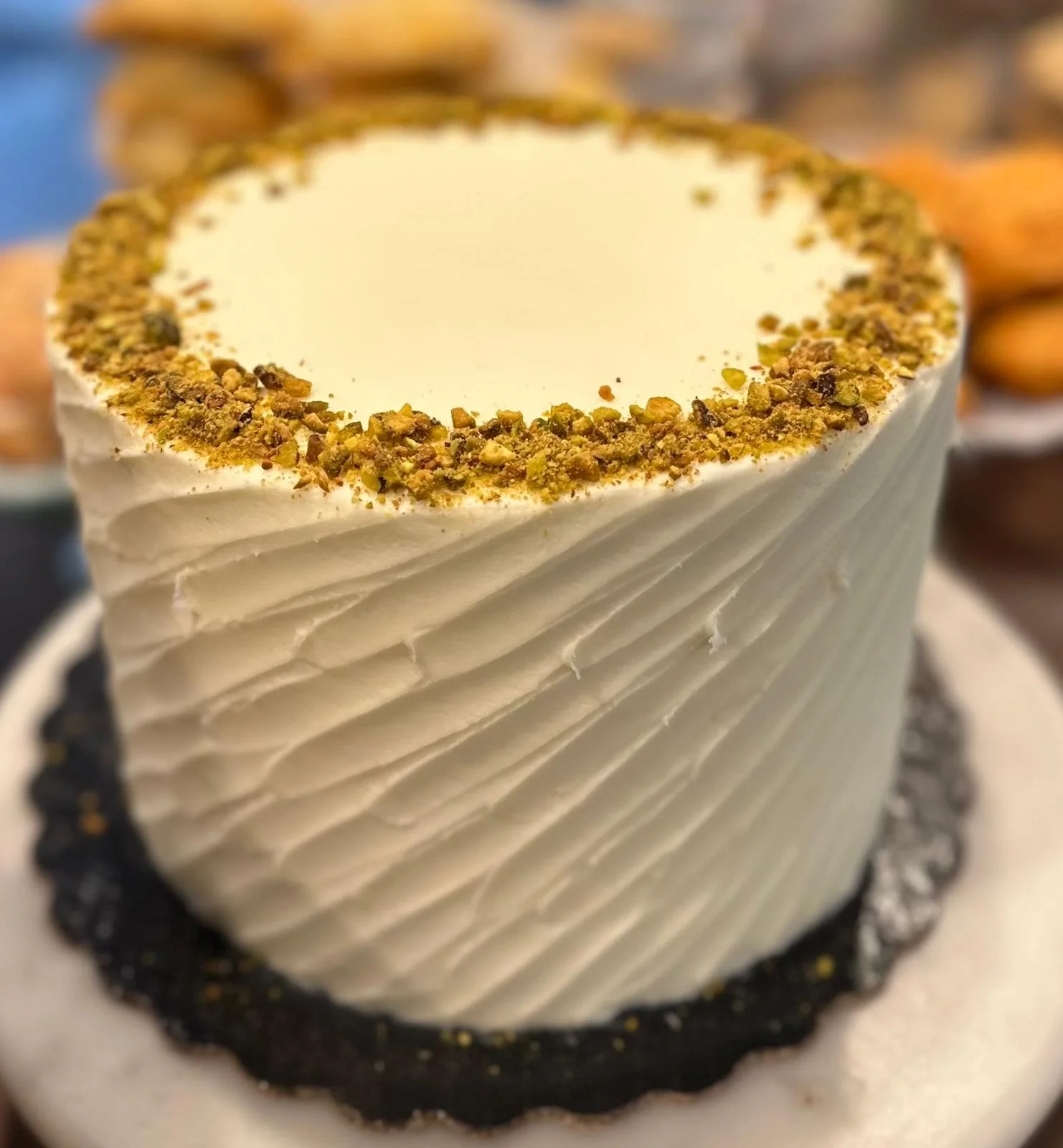 PISTACHIO
Pistachio Cake, Pistachio Cream Cheese, with Crushed Pistachios
