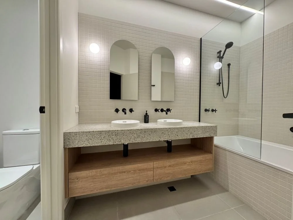 Room 11 bathroom2_red.jpg