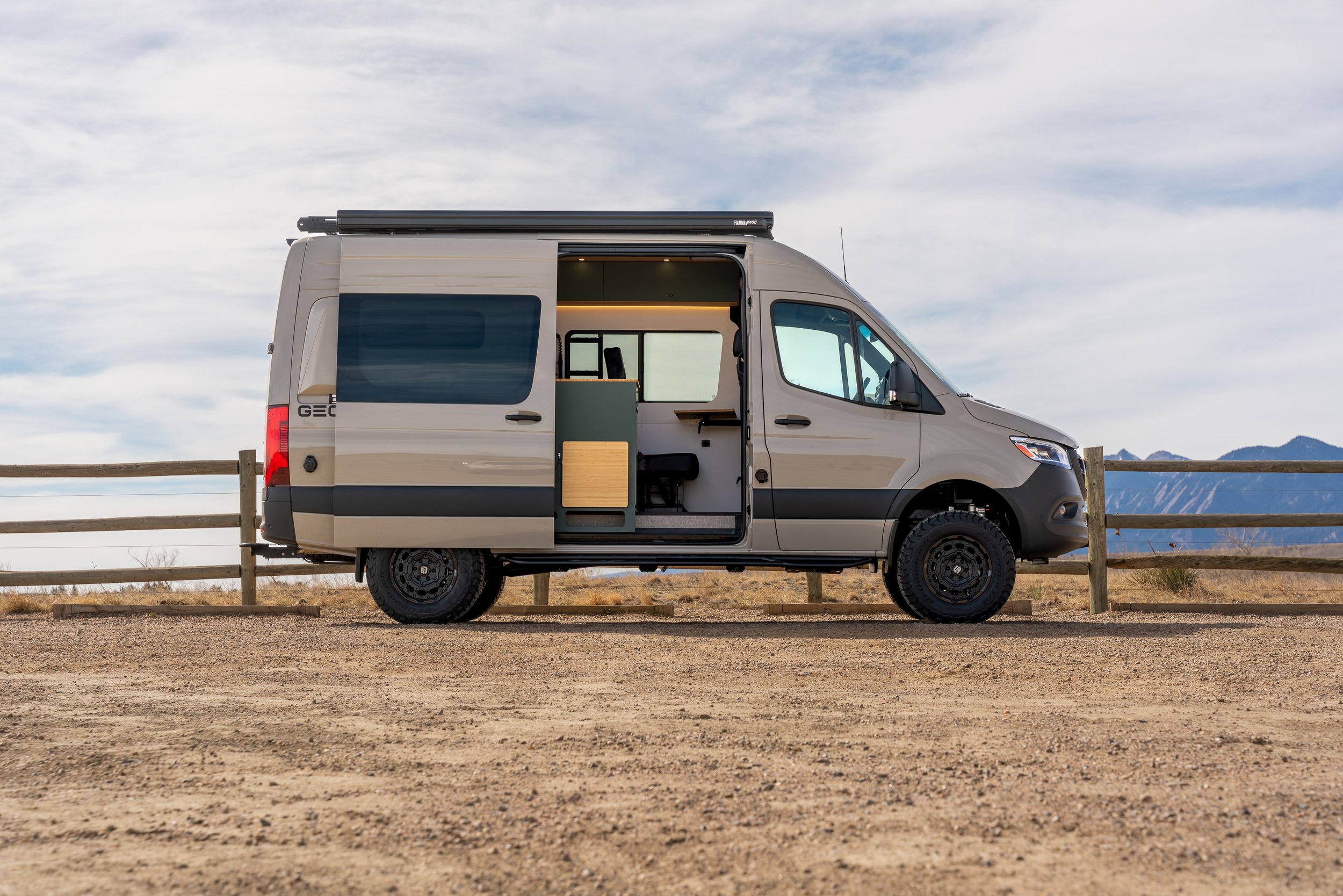 558_Convoy_ShowVan_Web-7.jpg