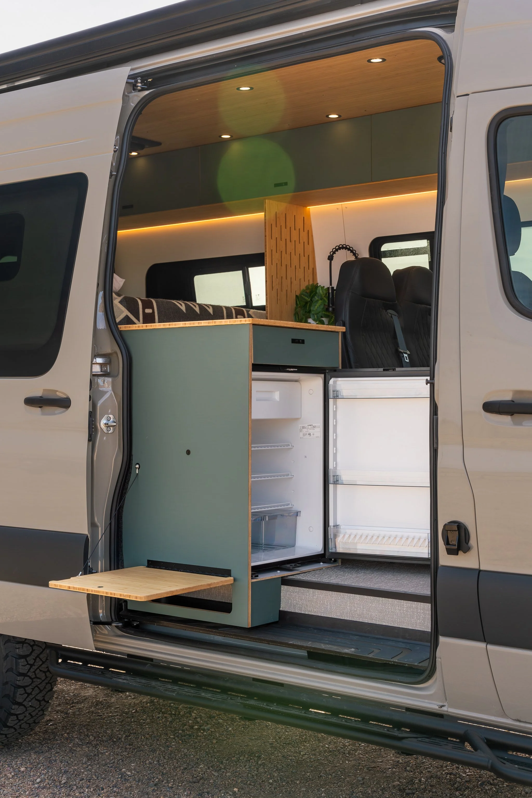 558_Convoy_ShowVan_Web-16.jpg