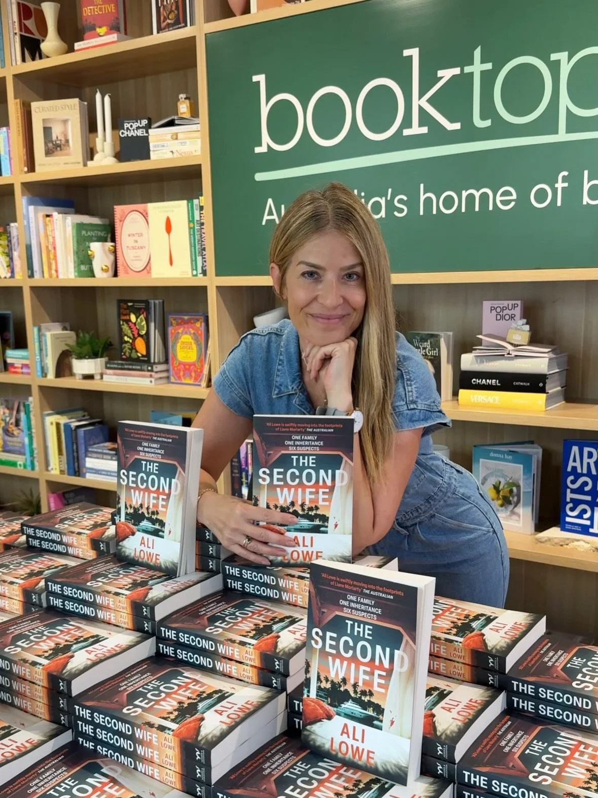 I popped in to @booktopiabooks HQ this morning to sign some books, and managed to put myself on the &lsquo;speediest signers&rsquo; list&hellip;.definitely a by-product of being an always-manic mum of three!
I also got to put up a pic on the Booktopi