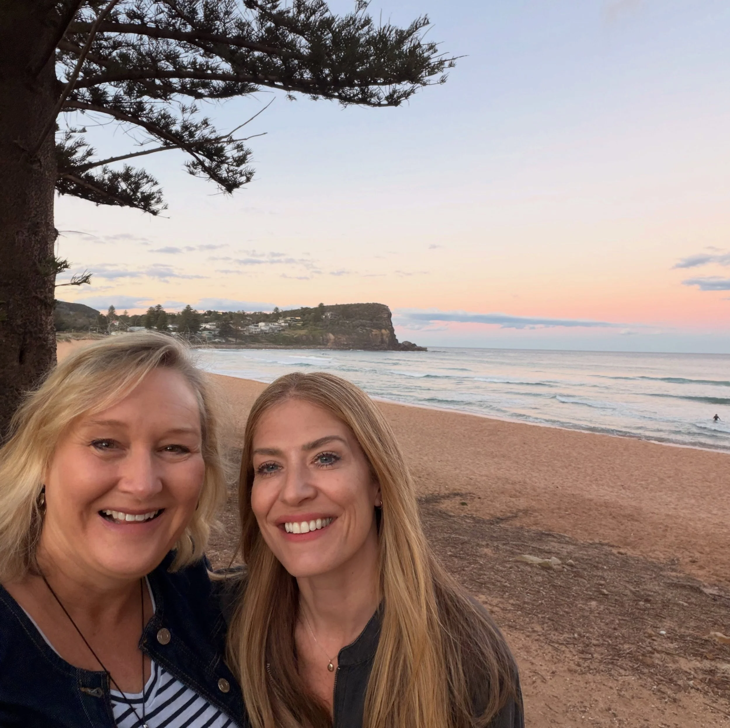 A lovely night in Avalon interviewing my pal @petronellamcgovern_author about her new book, Every Time She Wakes, which is part Sliding Doors, part Groundhog Day, part Gone Girl. It is very good and you should read it! 
We stopped at the beach first 
