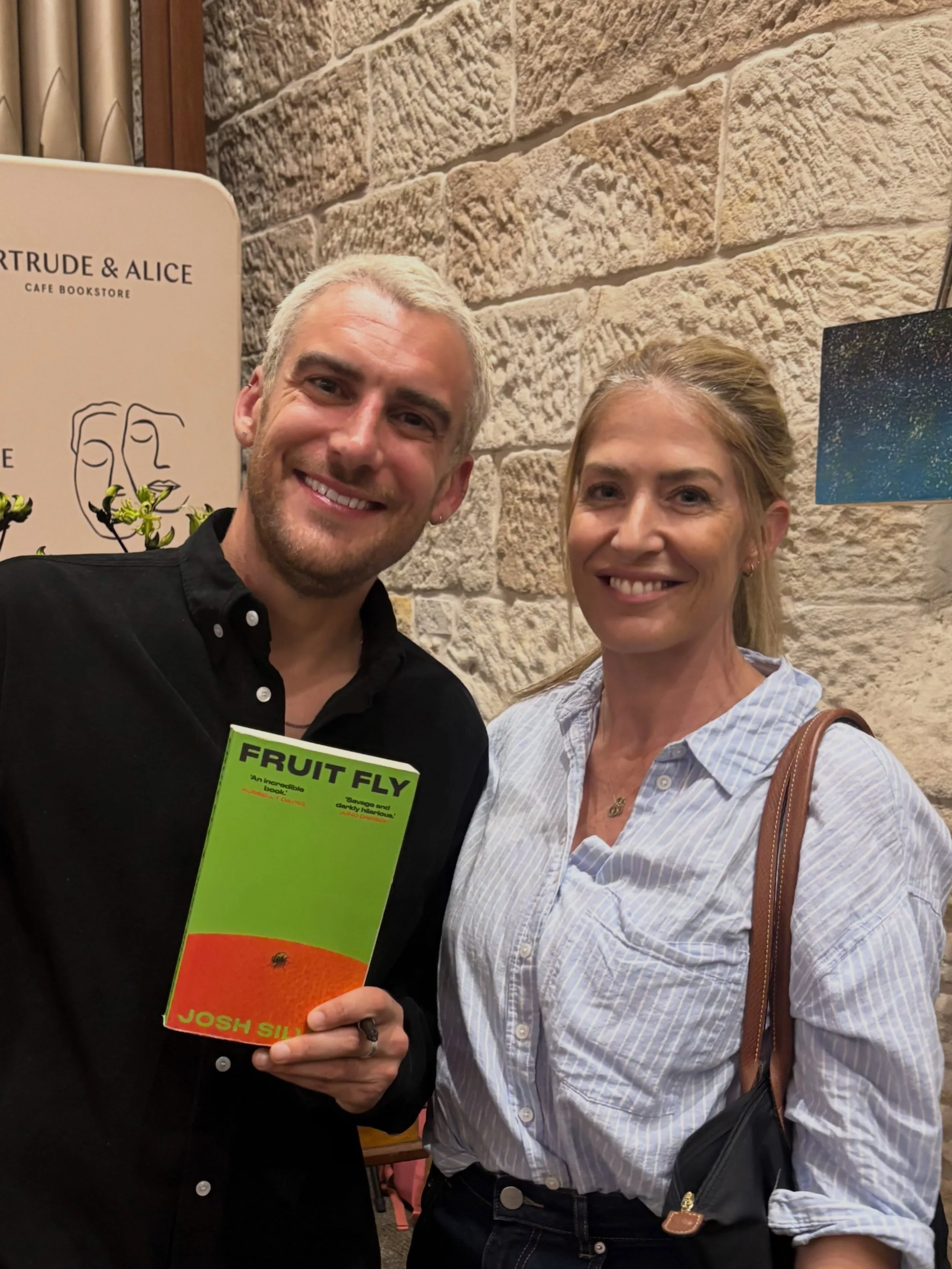 Fruit Fly is my book of the year so far - I read if on my recent earthquakey hols - so I had a huge, cringey fangirl moment when I met @joshsilverauthor tonight (it involved aggressively suggesting he move to Australia &lsquo;because we have a really
