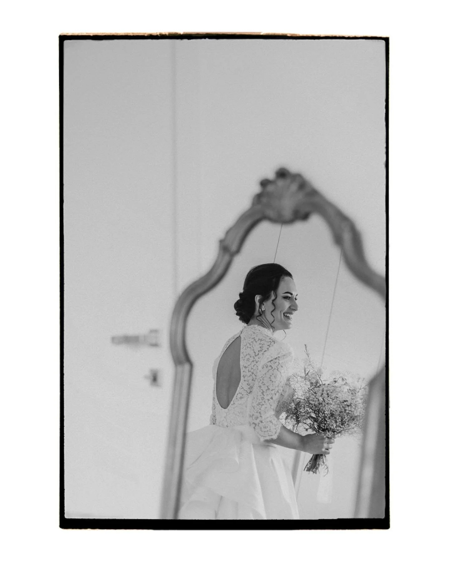 &ldquo;Il bianco e nero ci restituisce l&rsquo;essenza delle cose, senza distrazioni.&rdquo;

Ansel Adams

#weddingphotography #weddinginspiration #weddingday #weddingphotographer #photography #love #wedding #blackandwhite