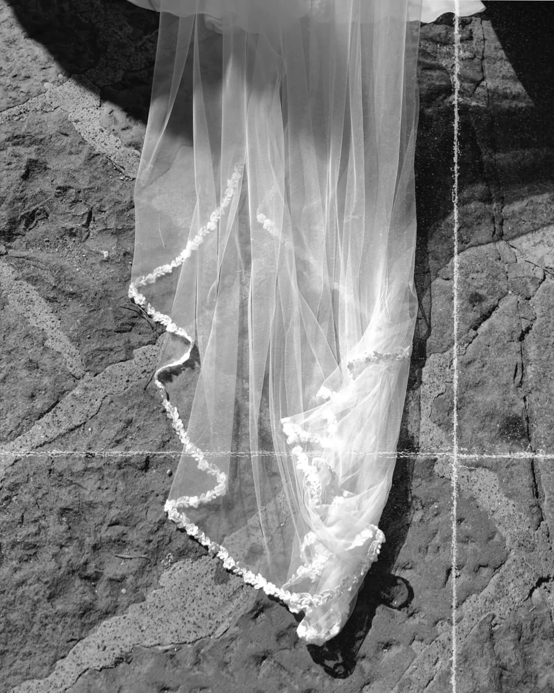 Finita la stagione ora &egrave; il momento di dedicare un bel po&rsquo; di tempo alla post-produzione. 
E quando riesco alla parte per me pi&ugrave; complicata, la pubblicazione.
Qui alcuni dettagli di un bel matrimonio.&hearts;️

#weddingphotography