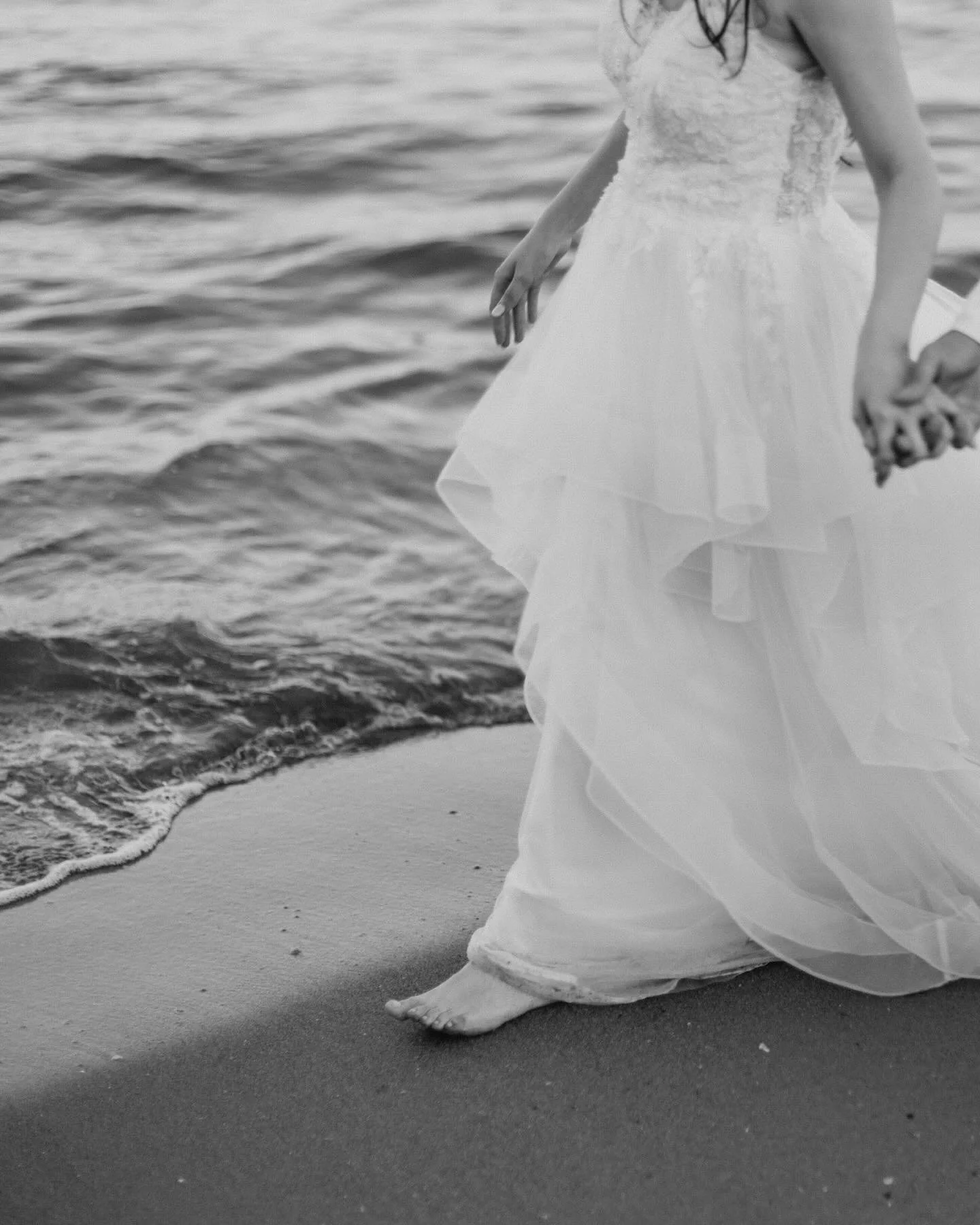 &ldquo;Quando fotografi le persone a colori, fotografi i loro vestiti. Quando fotografi in bianco e nero, fotografi le loro anime.&rdquo; 
John Szarkowski 

#weddingblackandwhite #weddingphotography #weddingphotographer