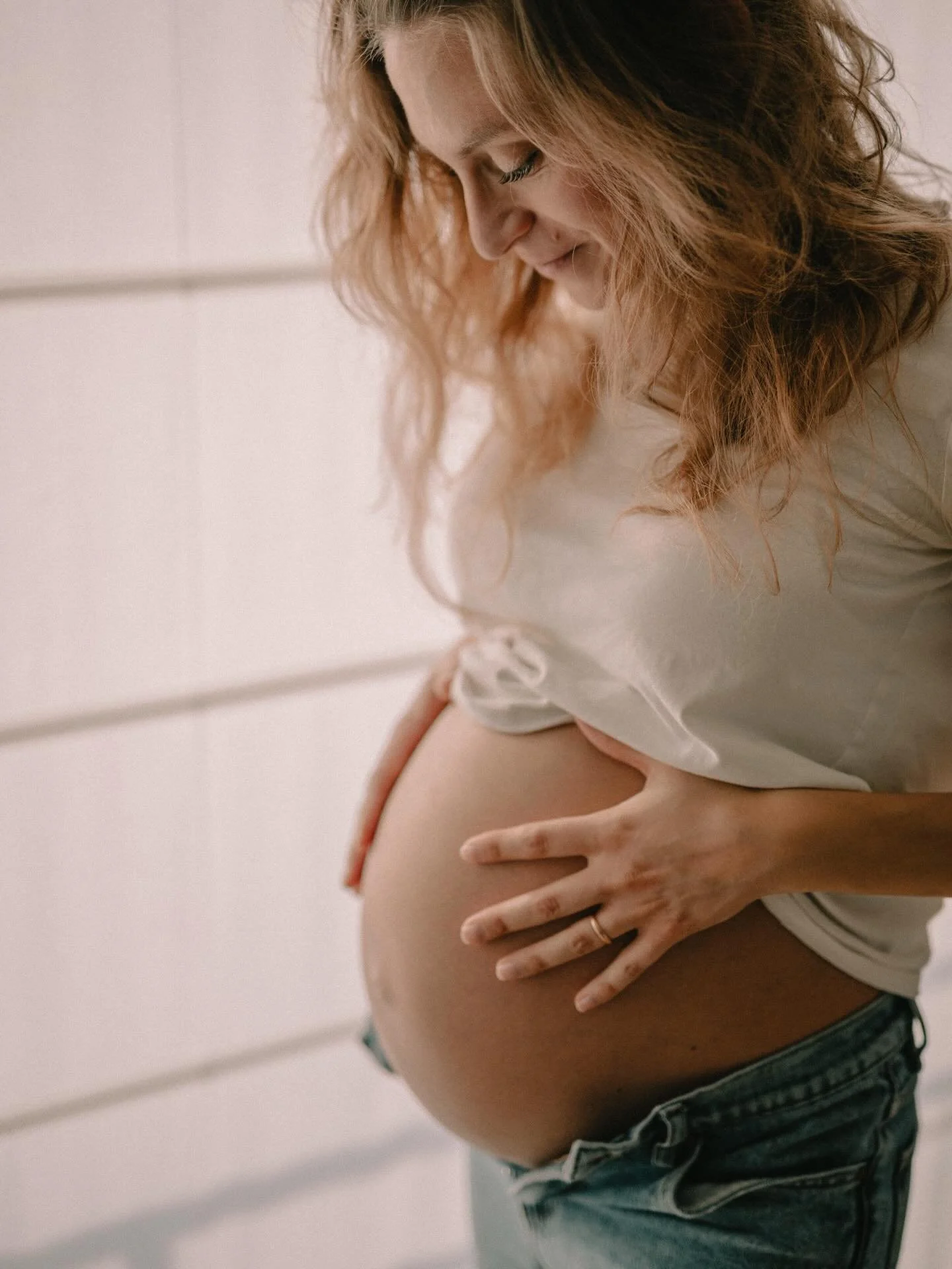 &ldquo;Per noi, famiglia significa mettere le braccia intorno all&rsquo;altro ed esserci&rdquo;.
cit. Barbara Bush

#maternity #photographer #photoshoot #familytime familyphotography