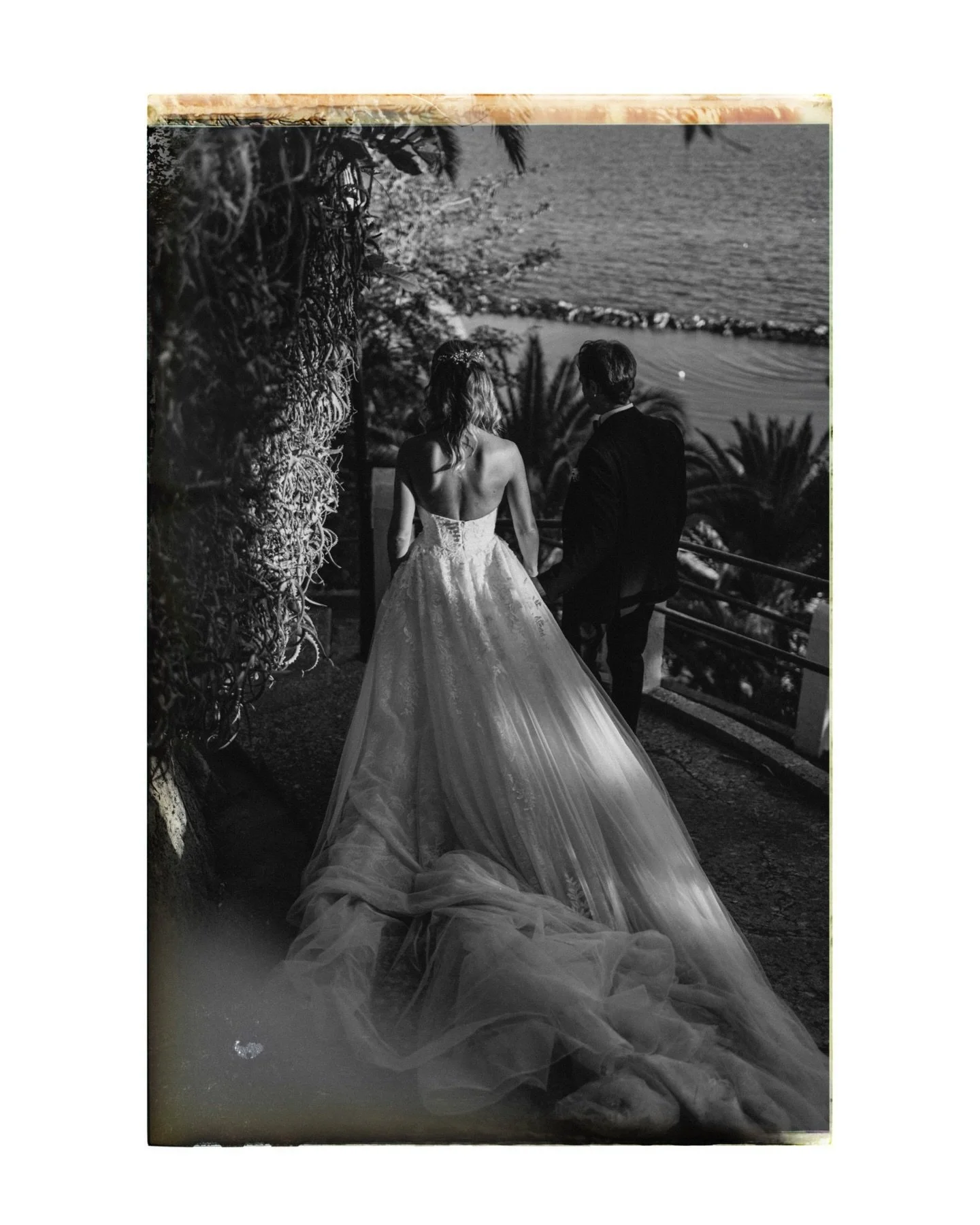 &laquo;Dubita che le stelle siano fuoco, dubita che il sole si muova, dubita della verit&agrave; che sia mentitrice, ma non dubitare mai del mio amore.&raquo; 
Amleto &ndash; William Shakespeare

#weddingphotography #weddingreportage