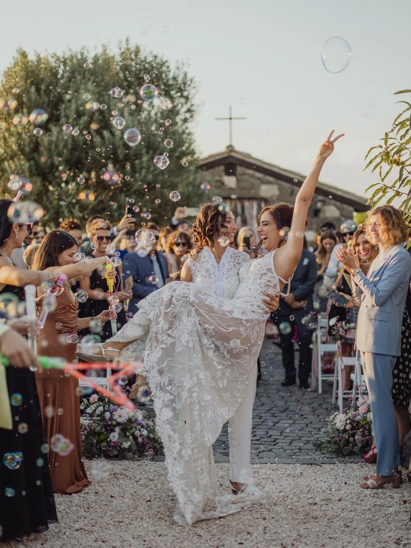 L&rsquo;amore &egrave; essere liberi.
L&rsquo;amore &egrave; regalare dolcezza.
L&rsquo;amore &egrave; avere pazienza.
L&rsquo;amore &egrave; riconoscersi.
L&rsquo;amore &egrave; una serie di compromessi.
L&rsquo;amore &egrave; calore.
L&rsquo;amore 