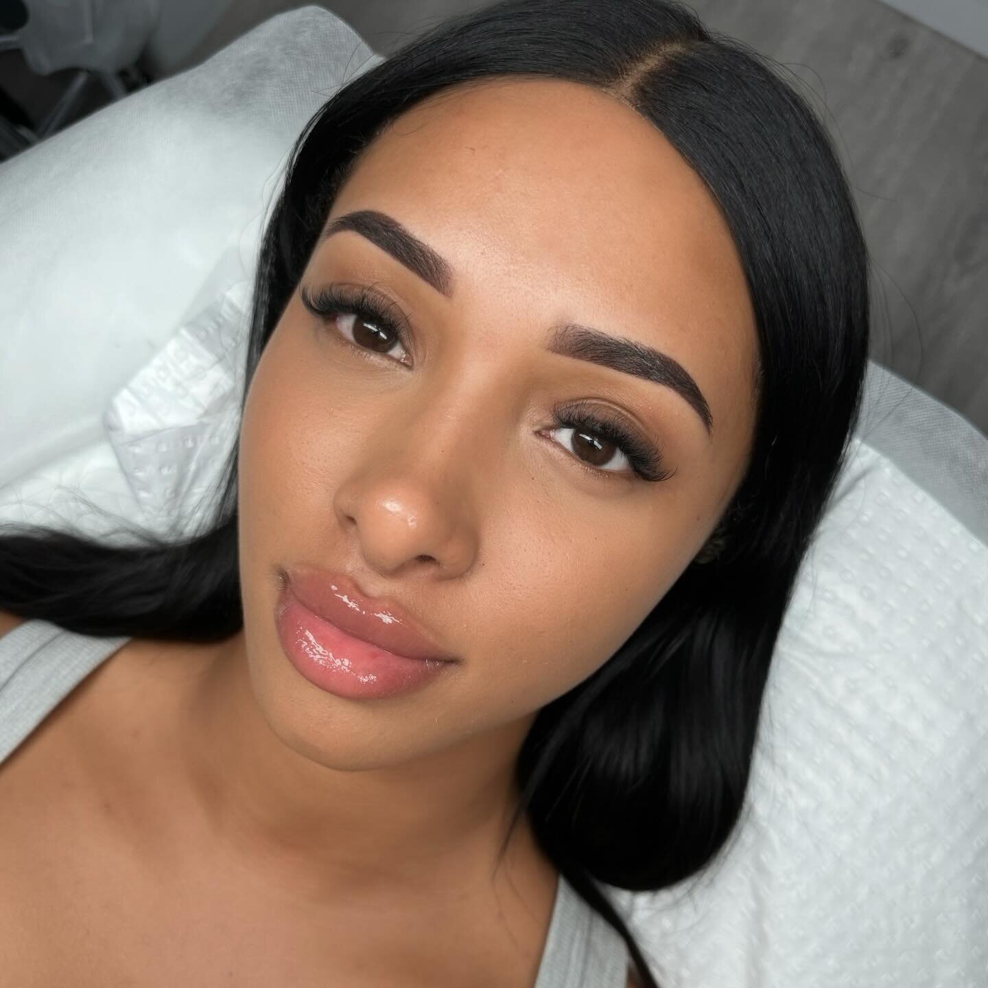 Swipe for before and get ready to be amazed by the stunning transformation of our Ombr&eacute; Brow Tattoo! ✨ Say goodbye to sparse and uneven brows and hello to perfectly shaped, natural-looking brows that will enhance your features. 💖 #Ombr&eacute