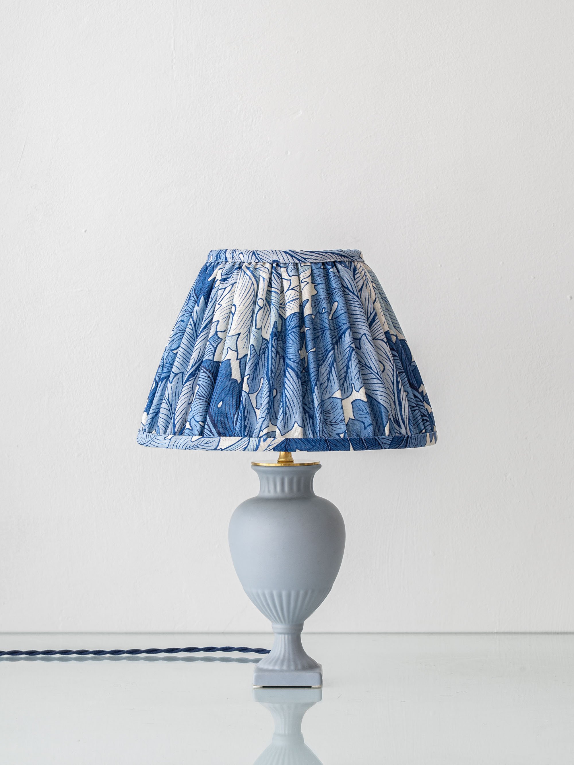 Flora Gouda Amphora Vintage Table Lamp with William Morris Lampshade – Acantha