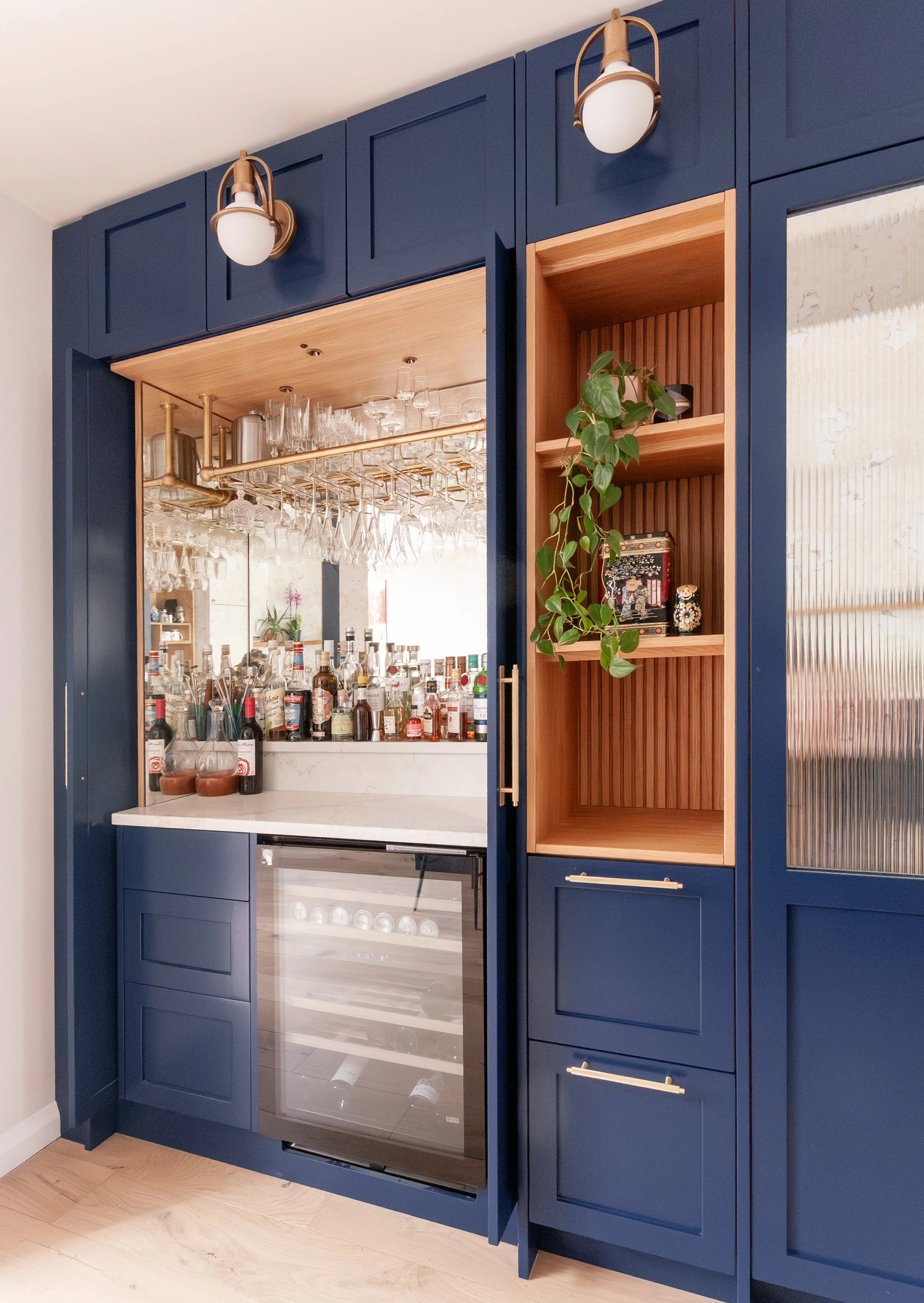 Kitchen drinks cabinet in Beckenham with fluted antique mirror doors, open display shelving and bespoke storage.