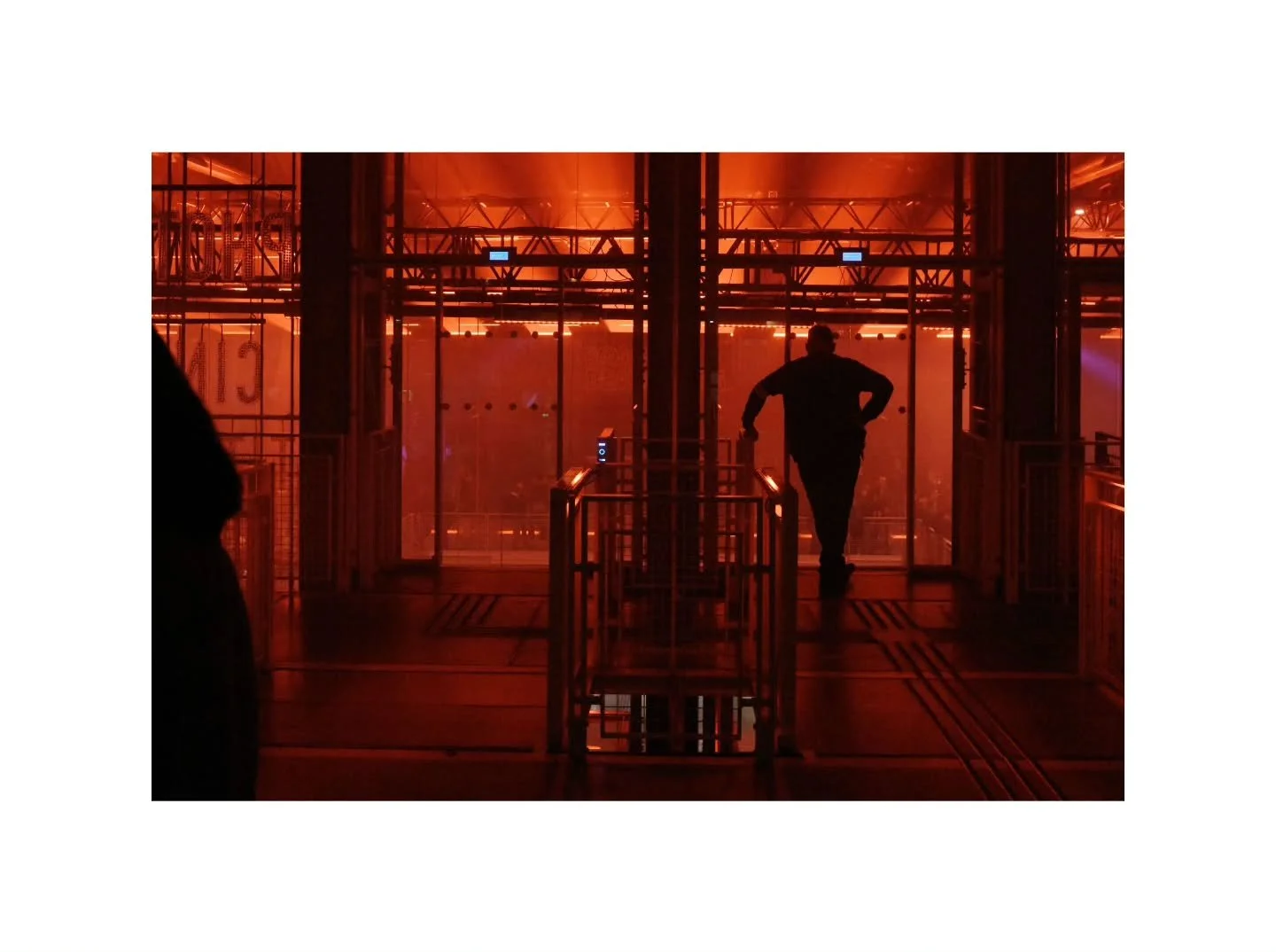 Clap de fin #paris @centrepompidou #becausebeaubourg #lastnight #party #people #shadow #GRist #shootGR #GRsnaps #photography