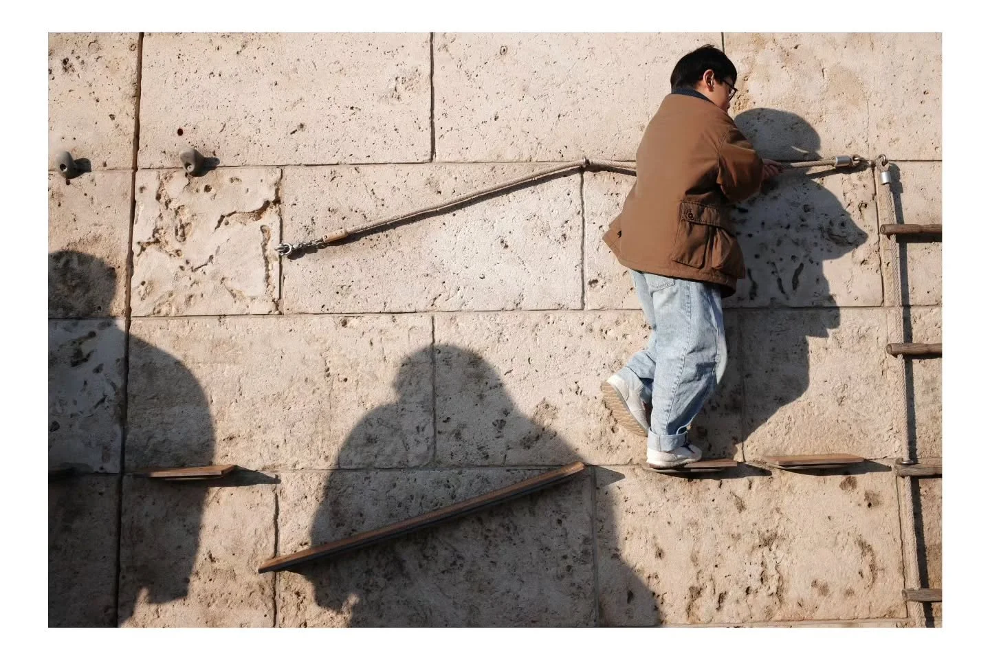Bient&ocirc;t le printemps #paris #GRist #shootGR #street #photography
