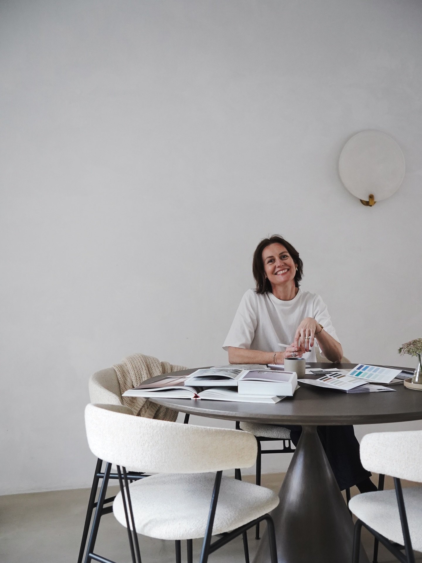 Anyone else has grand plans to post once (if not twice) a week but ends up MIA for 2 months? 🙋🏻&zwj;♀️ I mean, I don&rsquo;t know about you but I find life is way too chaotic 🤷🏻&zwj;♀️ I make all these drafts of posts and reels and half formed ca