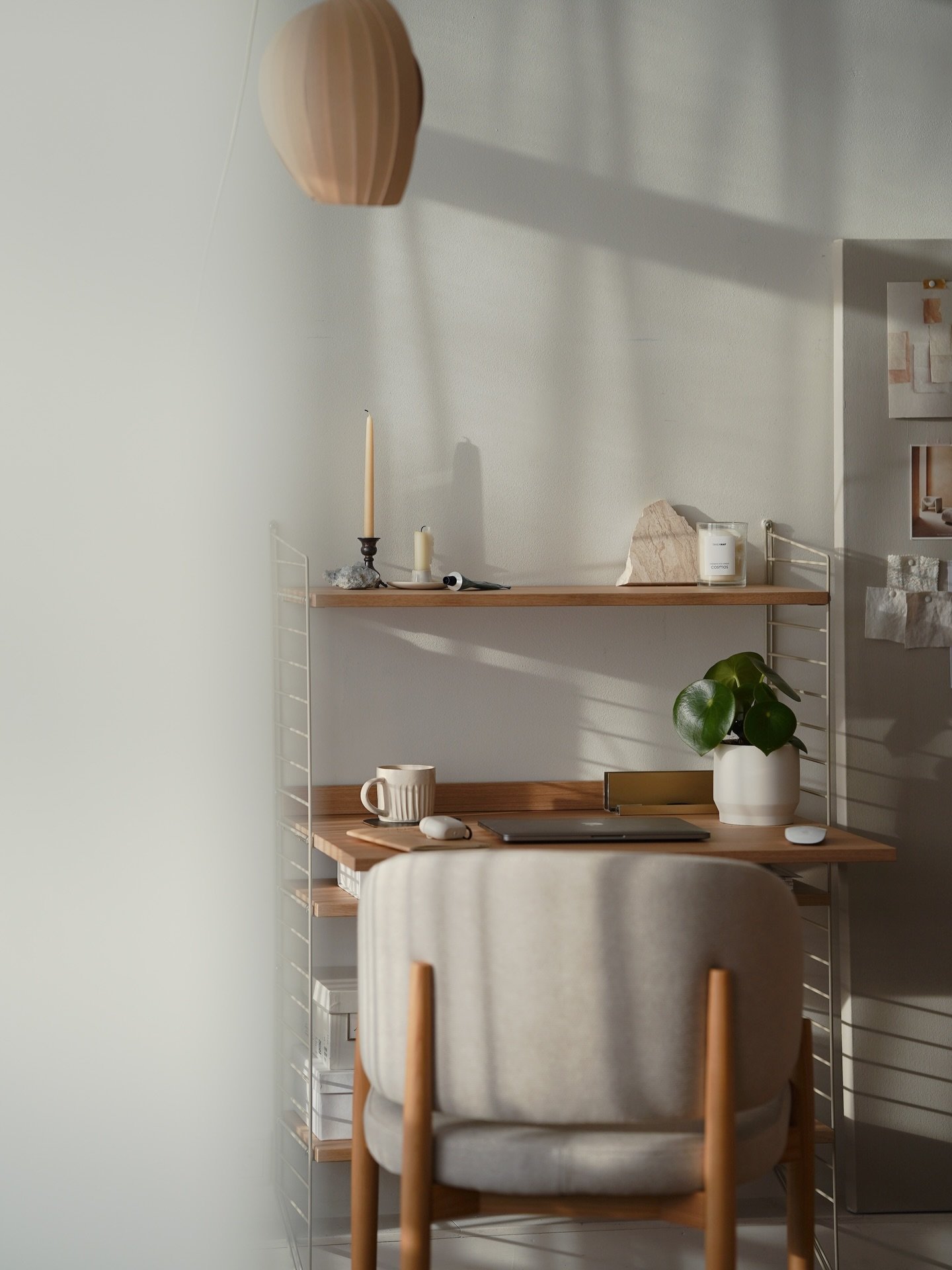 Finally, I don&rsquo;t have to work on the dining table! You know the feeling? Either your dining room looks forever messy, either you have to pack away your work every night. Let&rsquo;s face it, who has the energy? 
At last I can leave my in-progre