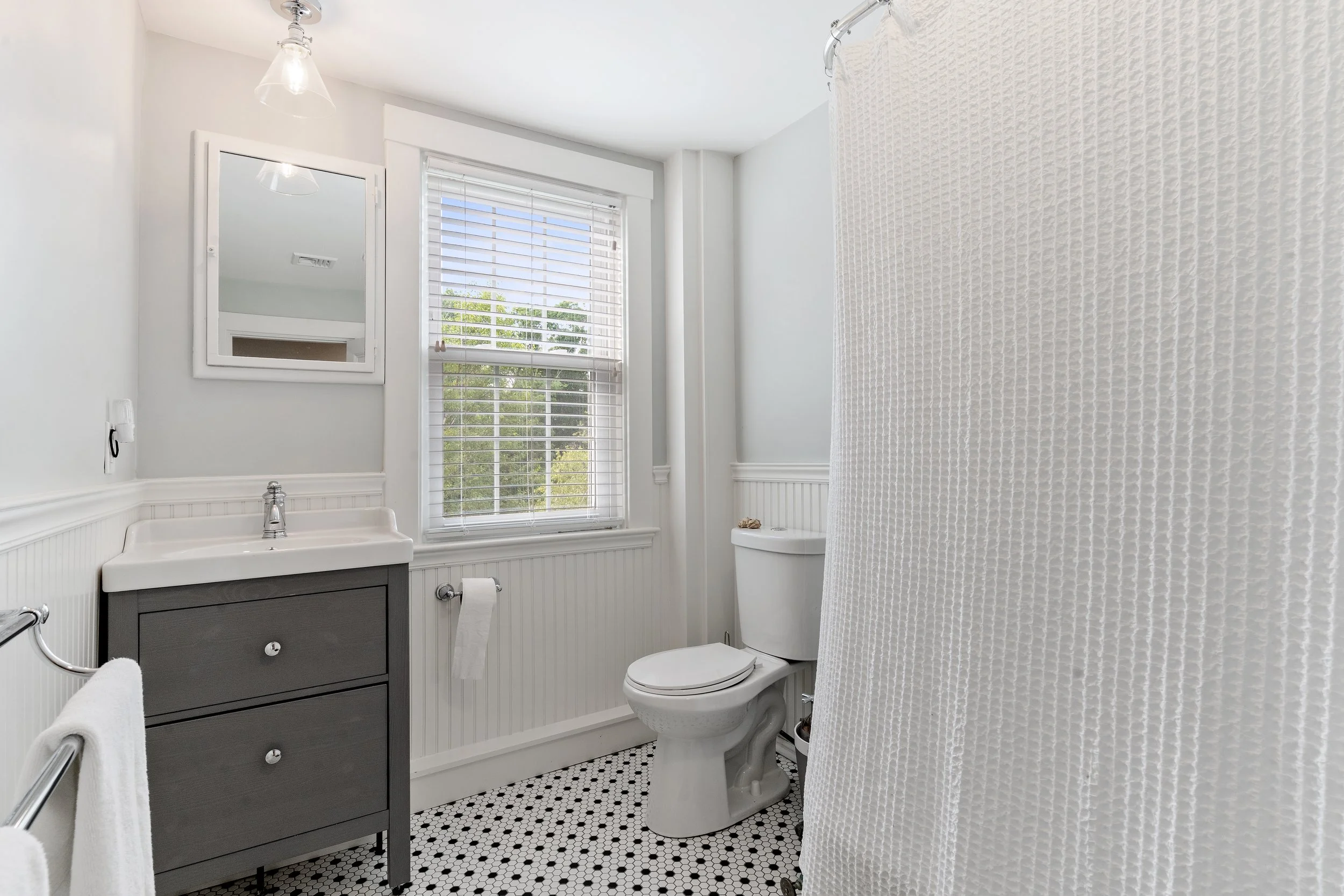Third Floor Full Bath After