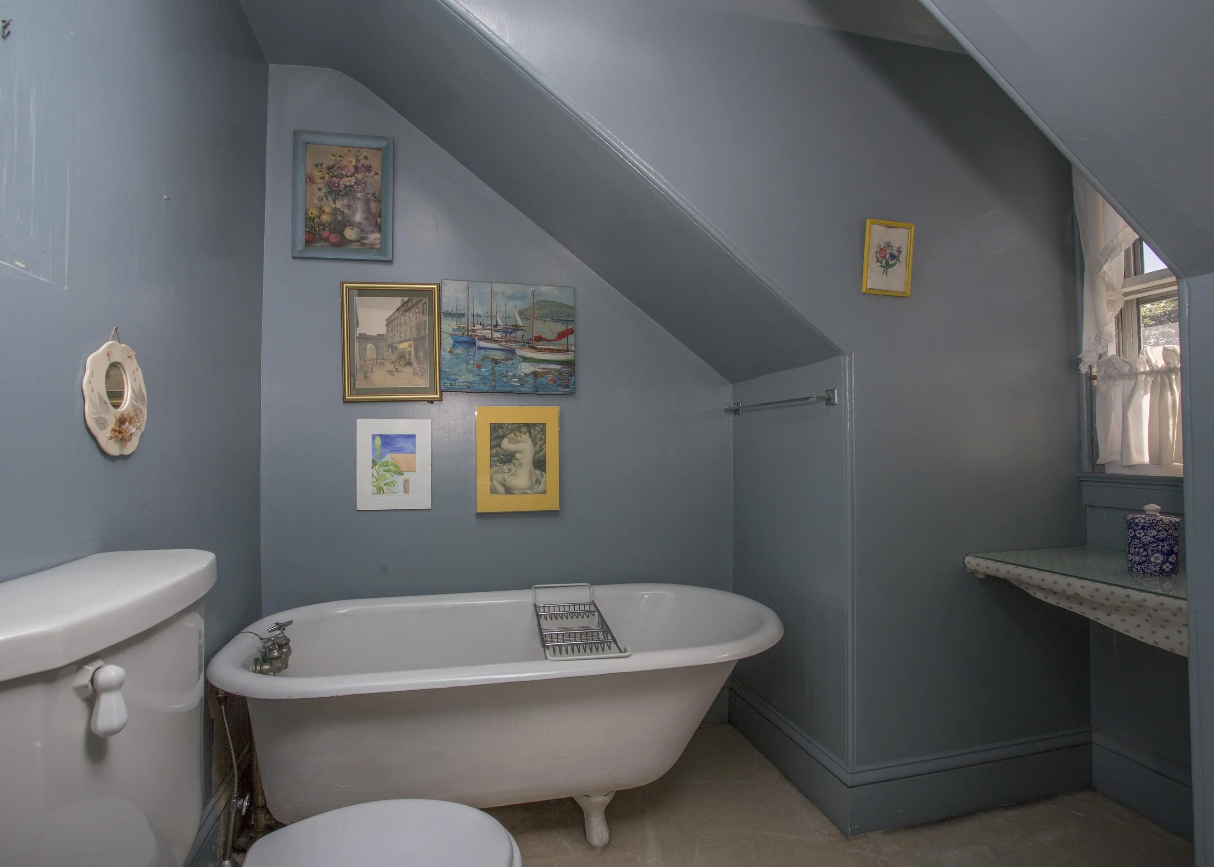 Third Floor Bathroom Before