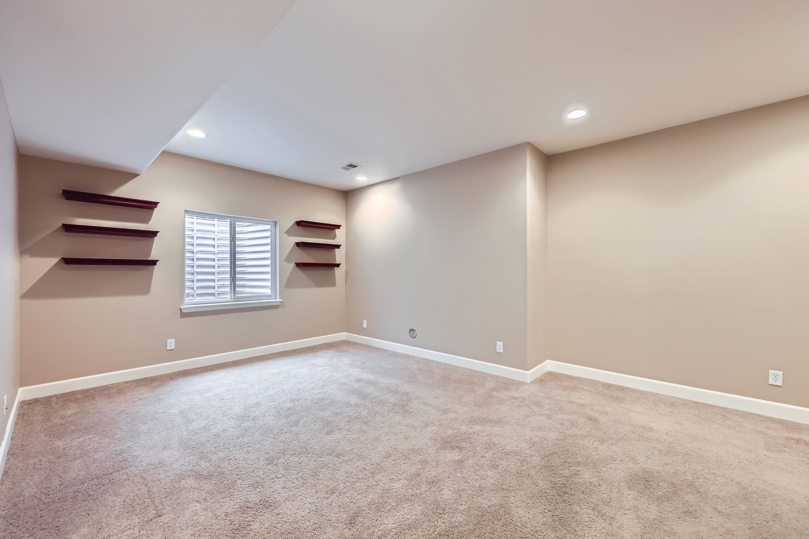13065 Tamarac Pl - Web Quality - 032 - 32 Lower Level Family Room.jpg