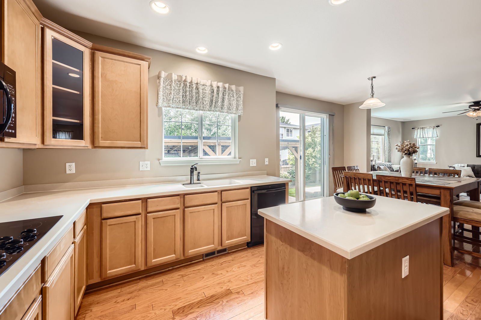 13065 Tamarac Pl - Web Quality - 018 - 17 Kitchen.jpg