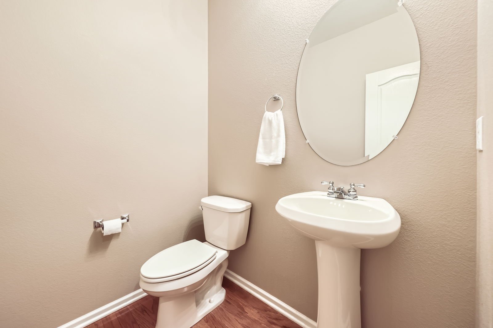 13065 Tamarac Pl - Web Quality - 019 - 18 Powder Room.jpg